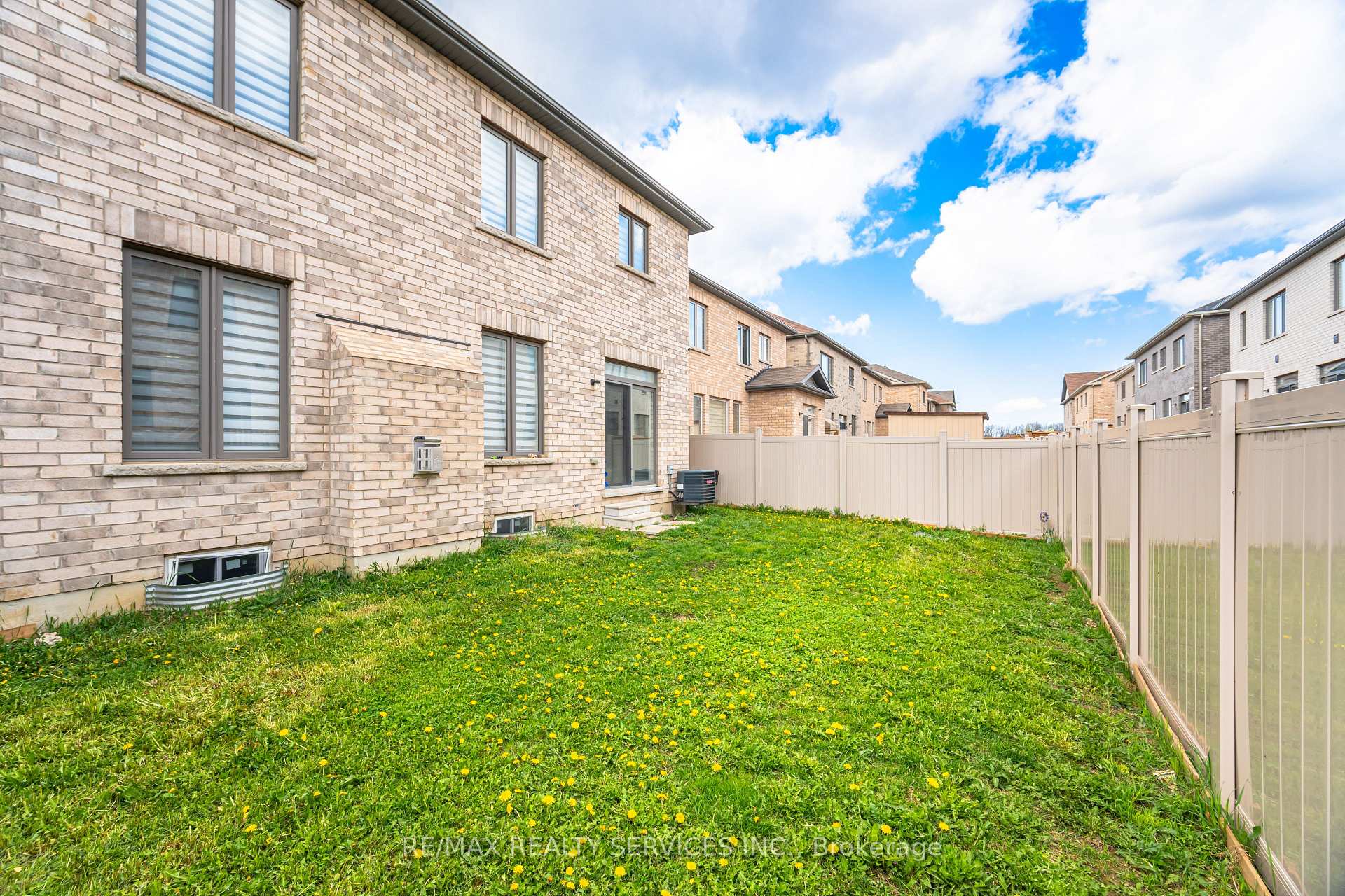 Photo 25 of 17 Goderich Drive, Brampton, Northwest Brampton — HOMEH