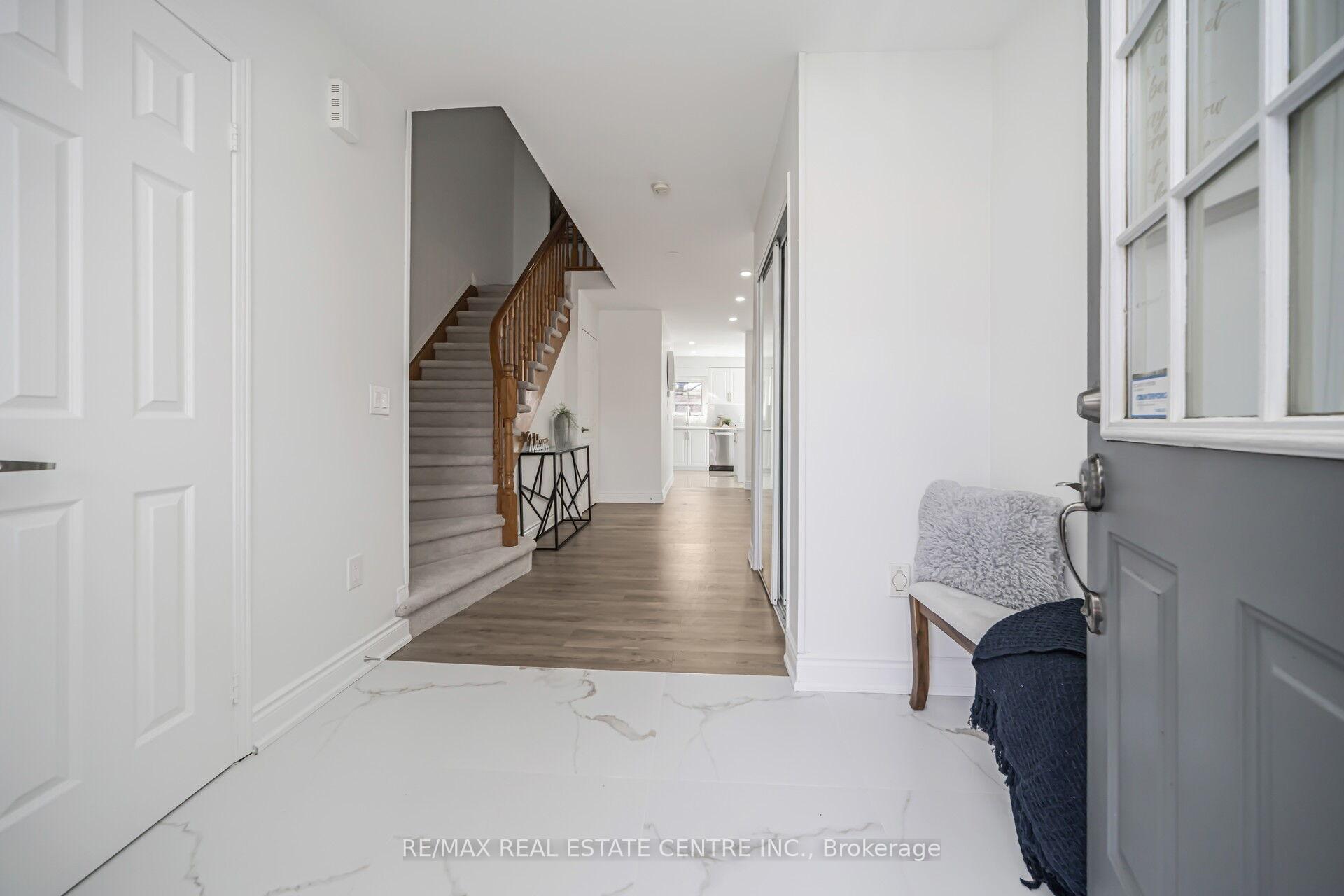 Photo 7 of 126 Sandyshores Drive, Brampton, Sandringham-Wellington — HOMEH