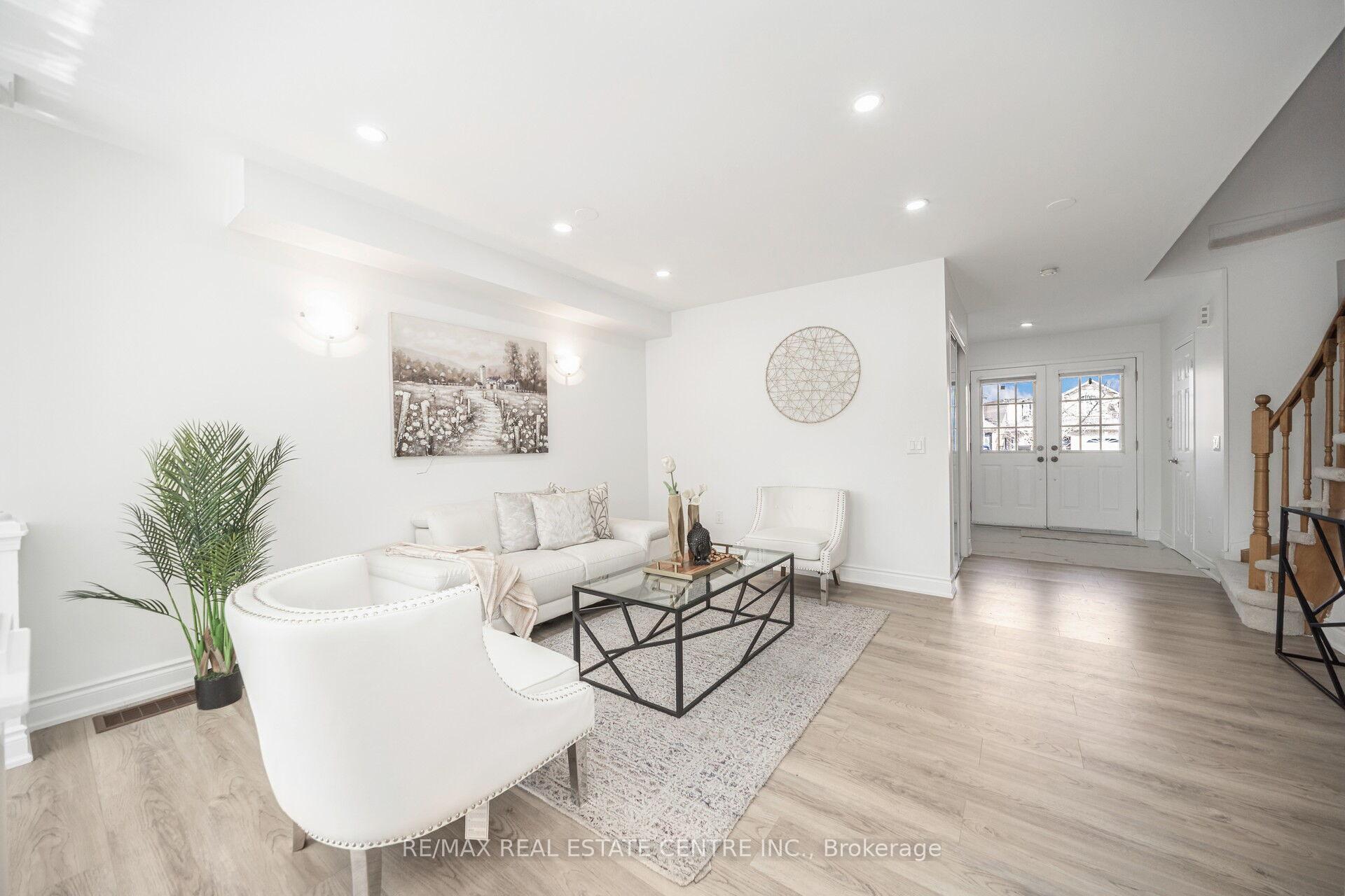 Photo 16 of 126 Sandyshores Drive, Brampton, Sandringham-Wellington — HOMEH