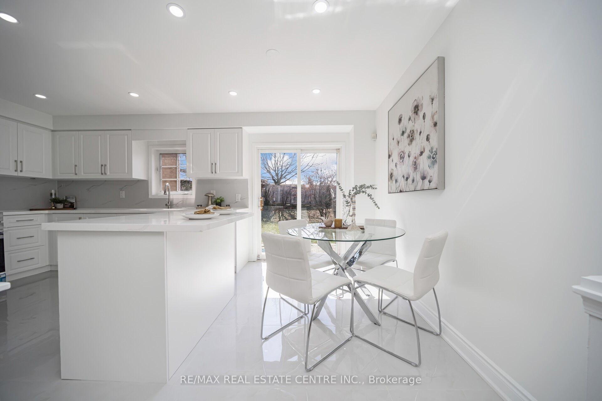 Photo 10 of 126 Sandyshores Drive, Brampton, Sandringham-Wellington — HOMEH