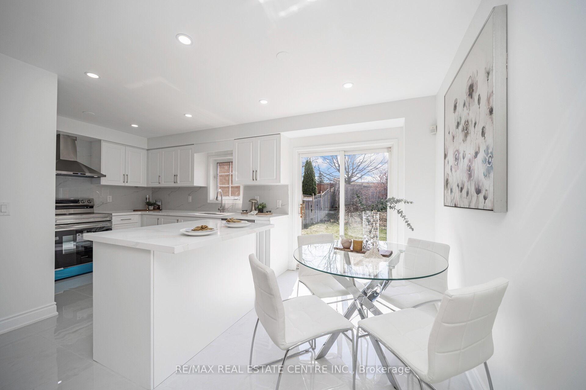 Photo 9 of 126 Sandyshores Drive, Brampton, Sandringham-Wellington — HOMEH