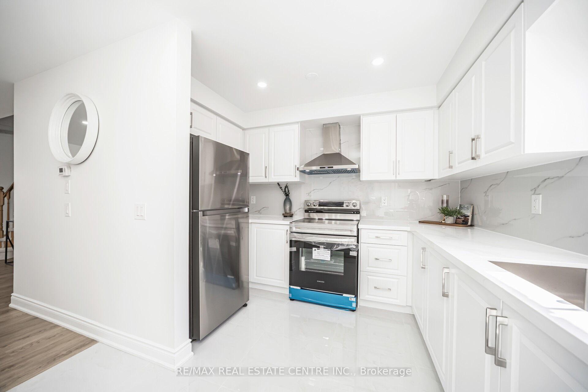 Photo 15 of 126 Sandyshores Drive, Brampton, Sandringham-Wellington — HOMEH