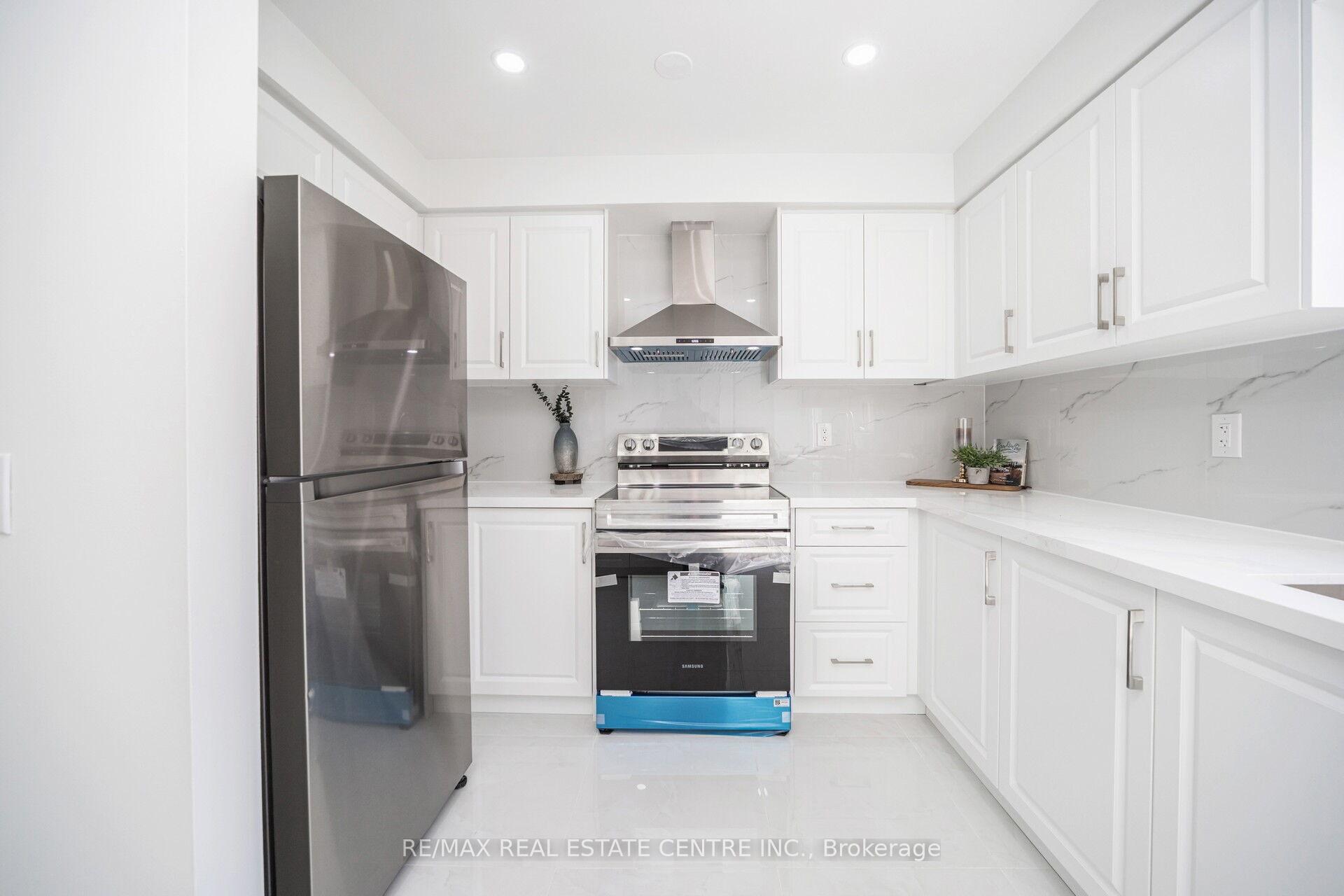 Photo 11 of 126 Sandyshores Drive, Brampton, Sandringham-Wellington — HOMEH
