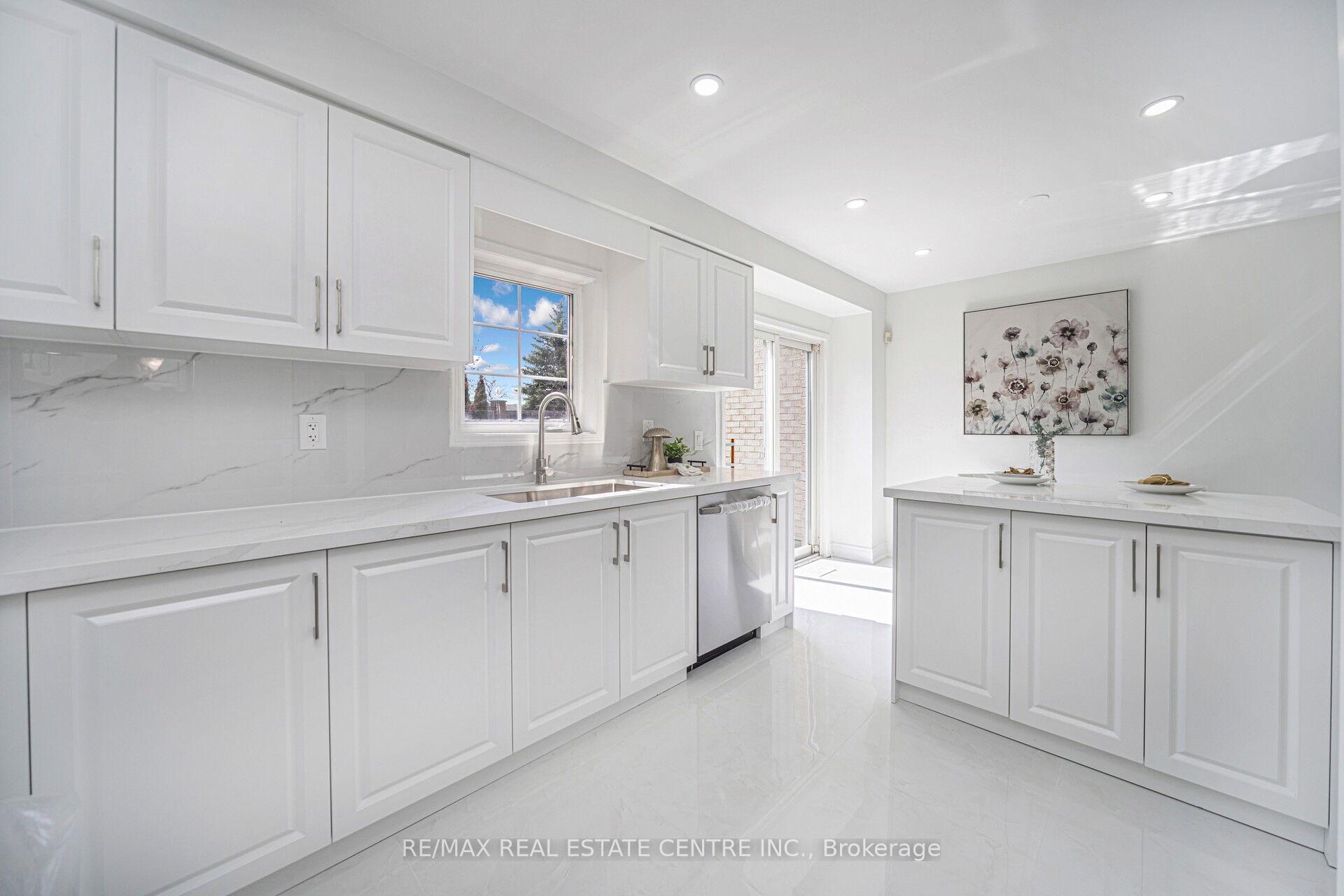 Photo 19 of 126 Sandyshores Drive, Brampton, Sandringham-Wellington — HOMEH