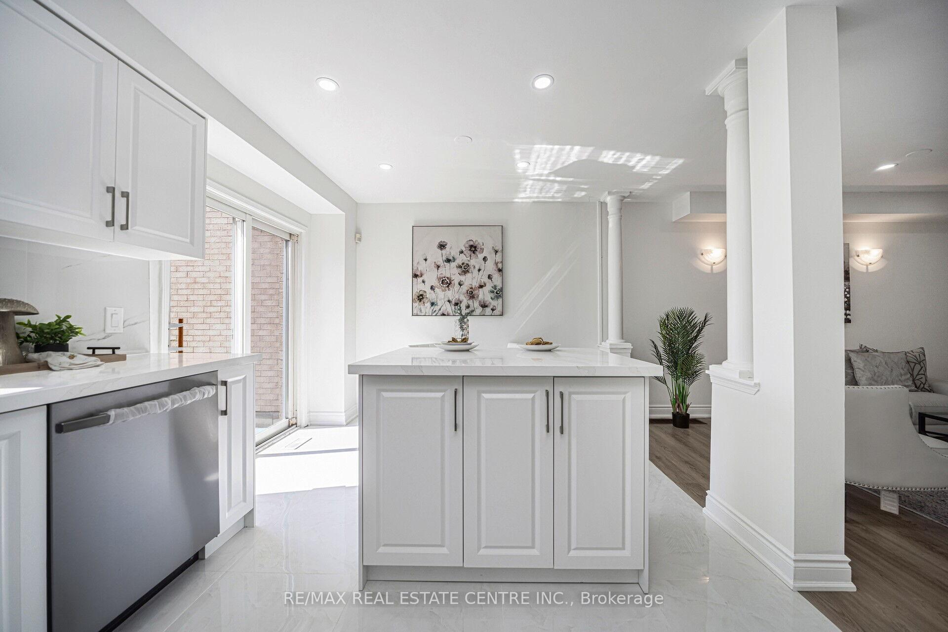 Photo 14 of 126 Sandyshores Drive, Brampton, Sandringham-Wellington — HOMEH