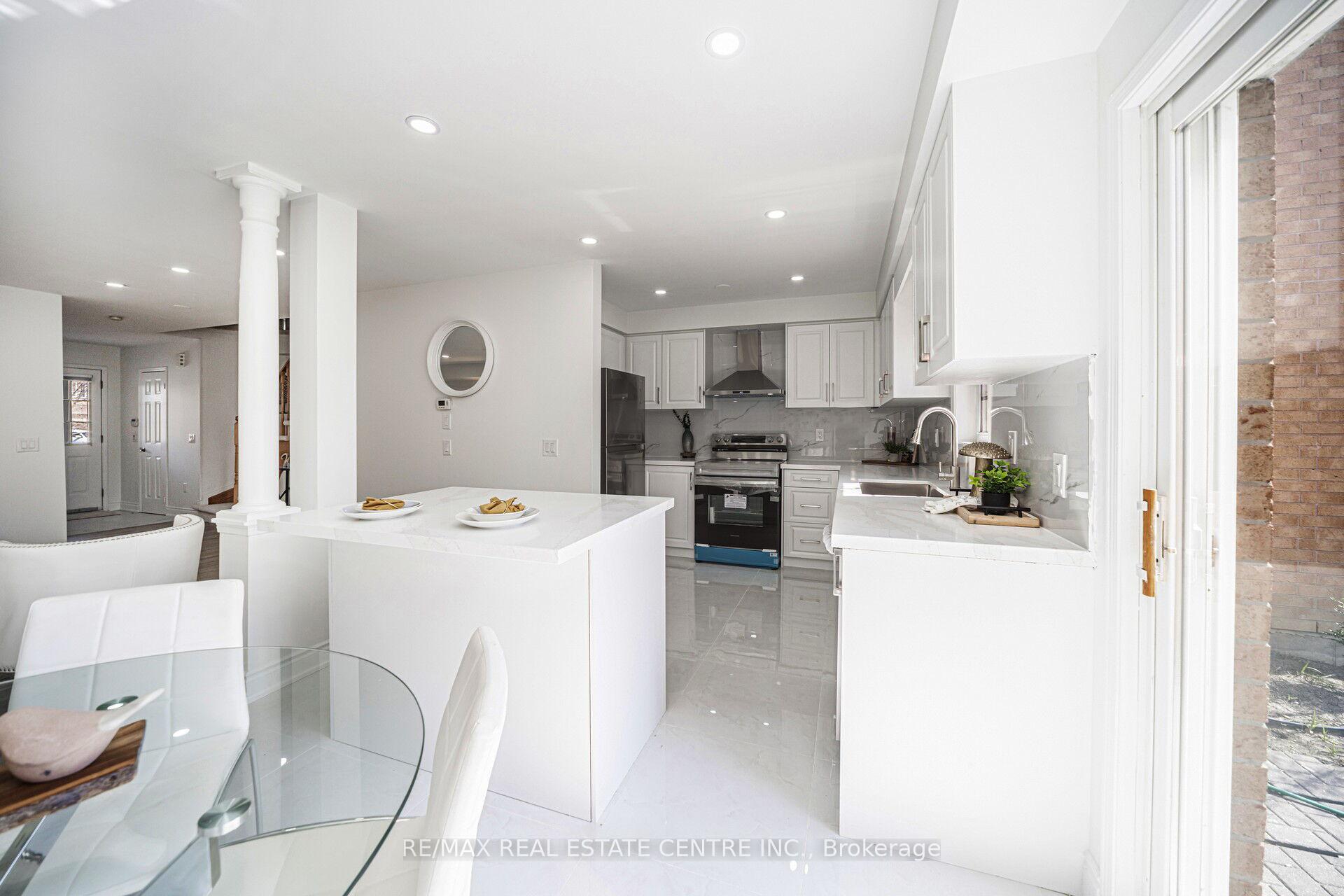 Photo 21 of 126 Sandyshores Drive, Brampton, Sandringham-Wellington — HOMEH