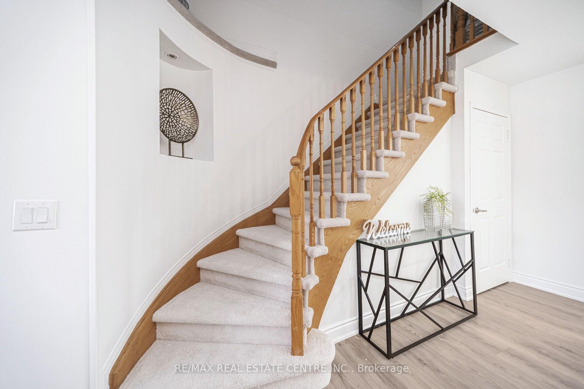 Photo 25 of 126 Sandyshores Drive, Brampton, Sandringham-Wellington — HOMEH