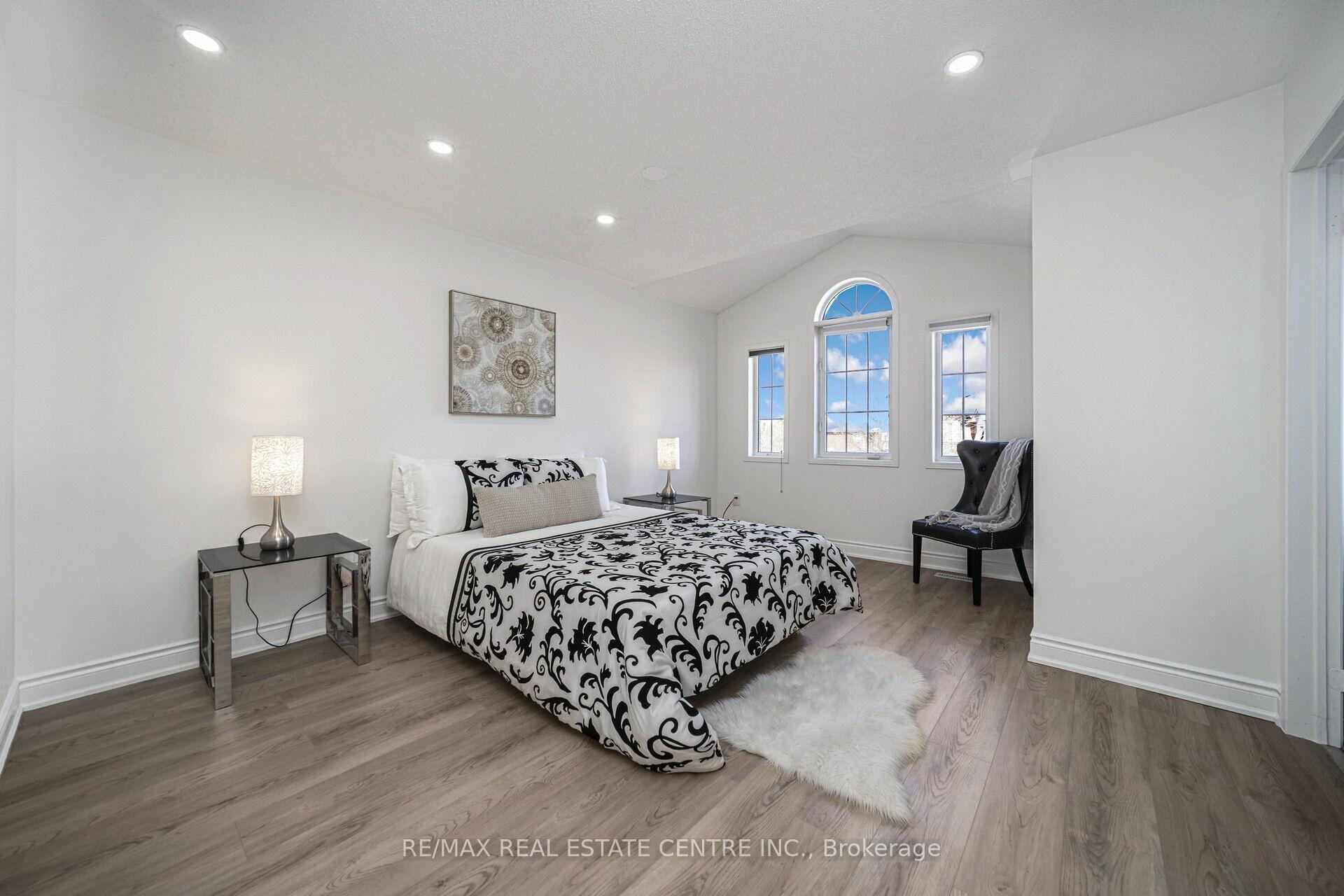 Photo 20 of 126 Sandyshores Drive, Brampton, Sandringham-Wellington — HOMEH