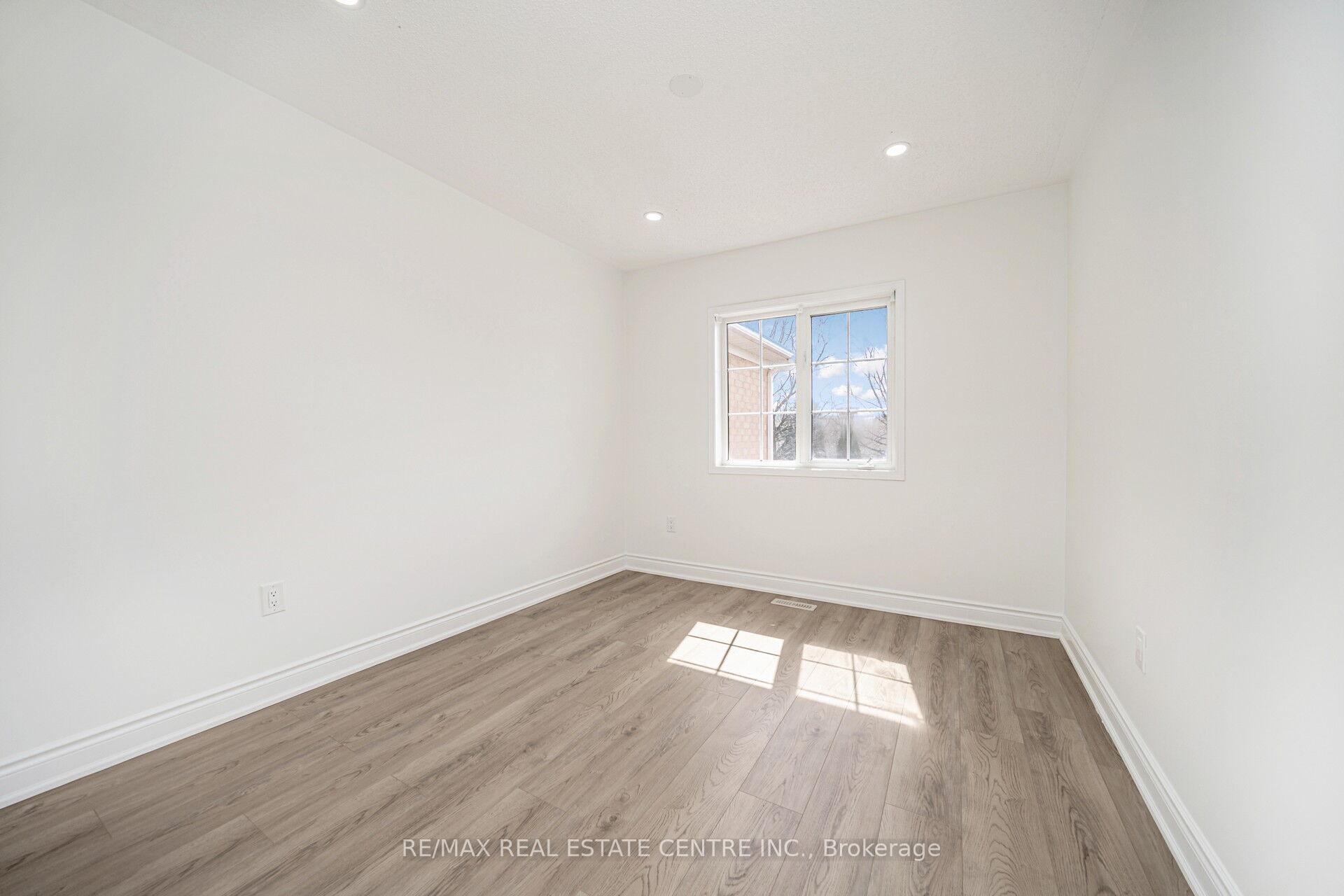 Photo 24 of 126 Sandyshores Drive, Brampton, Sandringham-Wellington — HOMEH