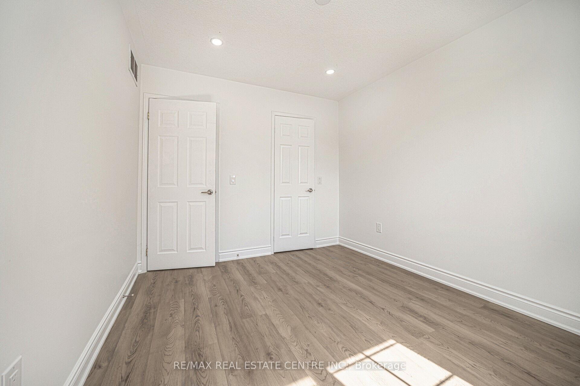 Photo 35 of 126 Sandyshores Drive, Brampton, Sandringham-Wellington — HOMEH
