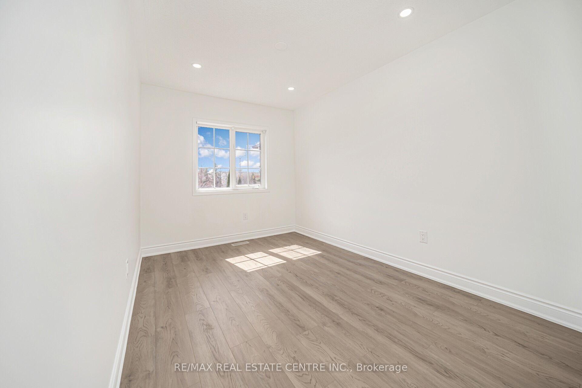 Photo 27 of 126 Sandyshores Drive, Brampton, Sandringham-Wellington — HOMEH
