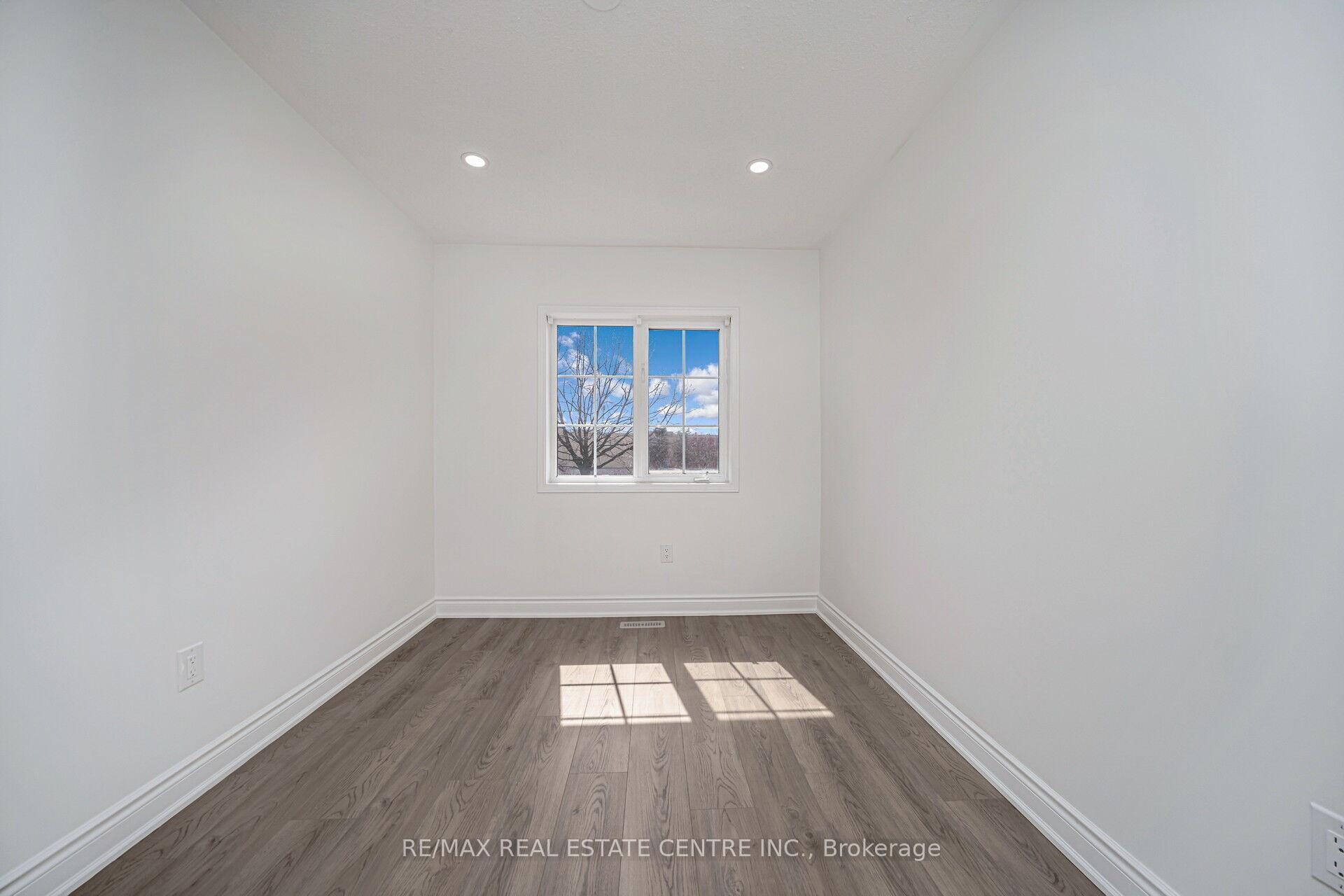 Photo 42 of 126 Sandyshores Drive, Brampton, Sandringham-Wellington — HOMEH