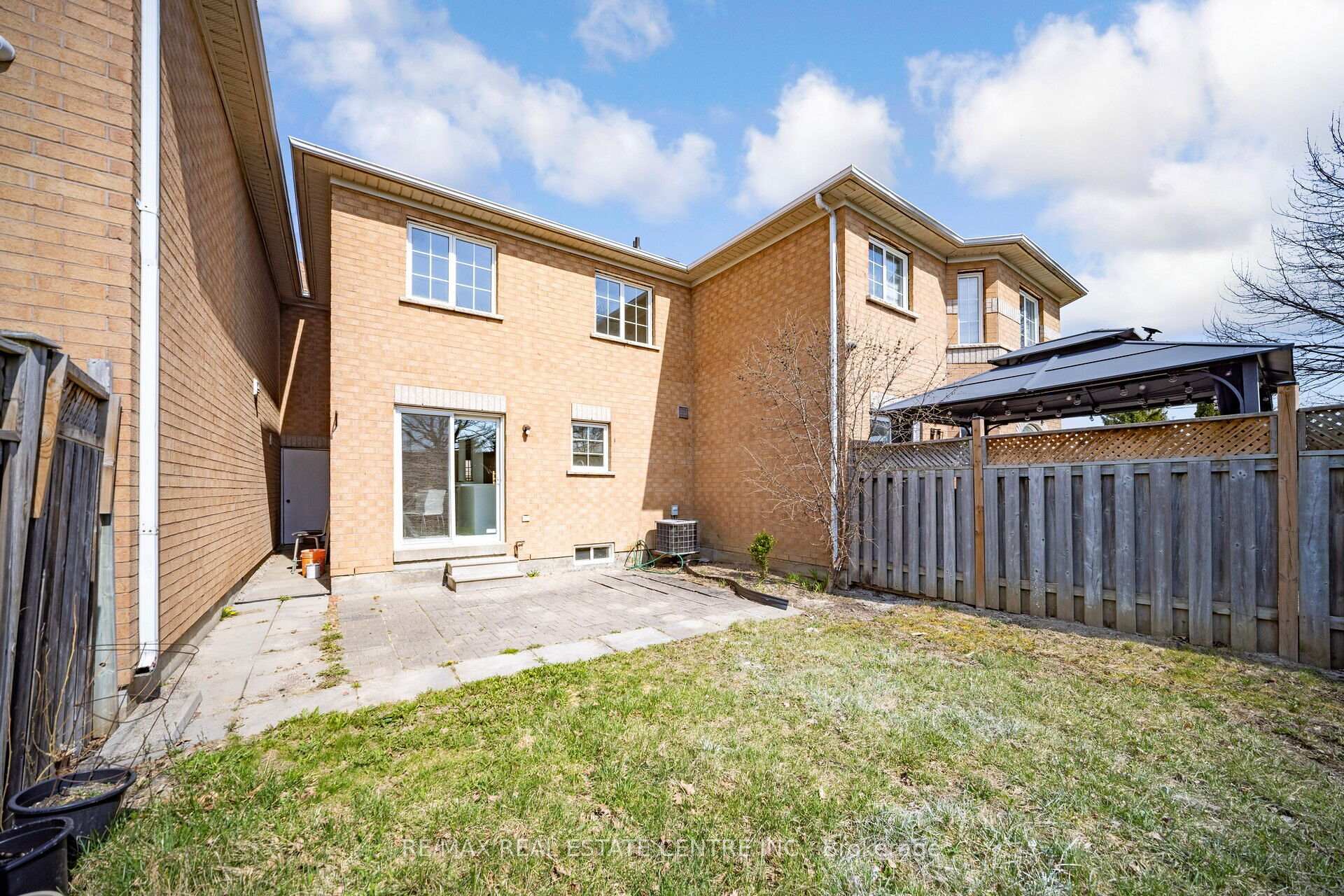 Photo 37 of 126 Sandyshores Drive, Brampton, Sandringham-Wellington — HOMEH