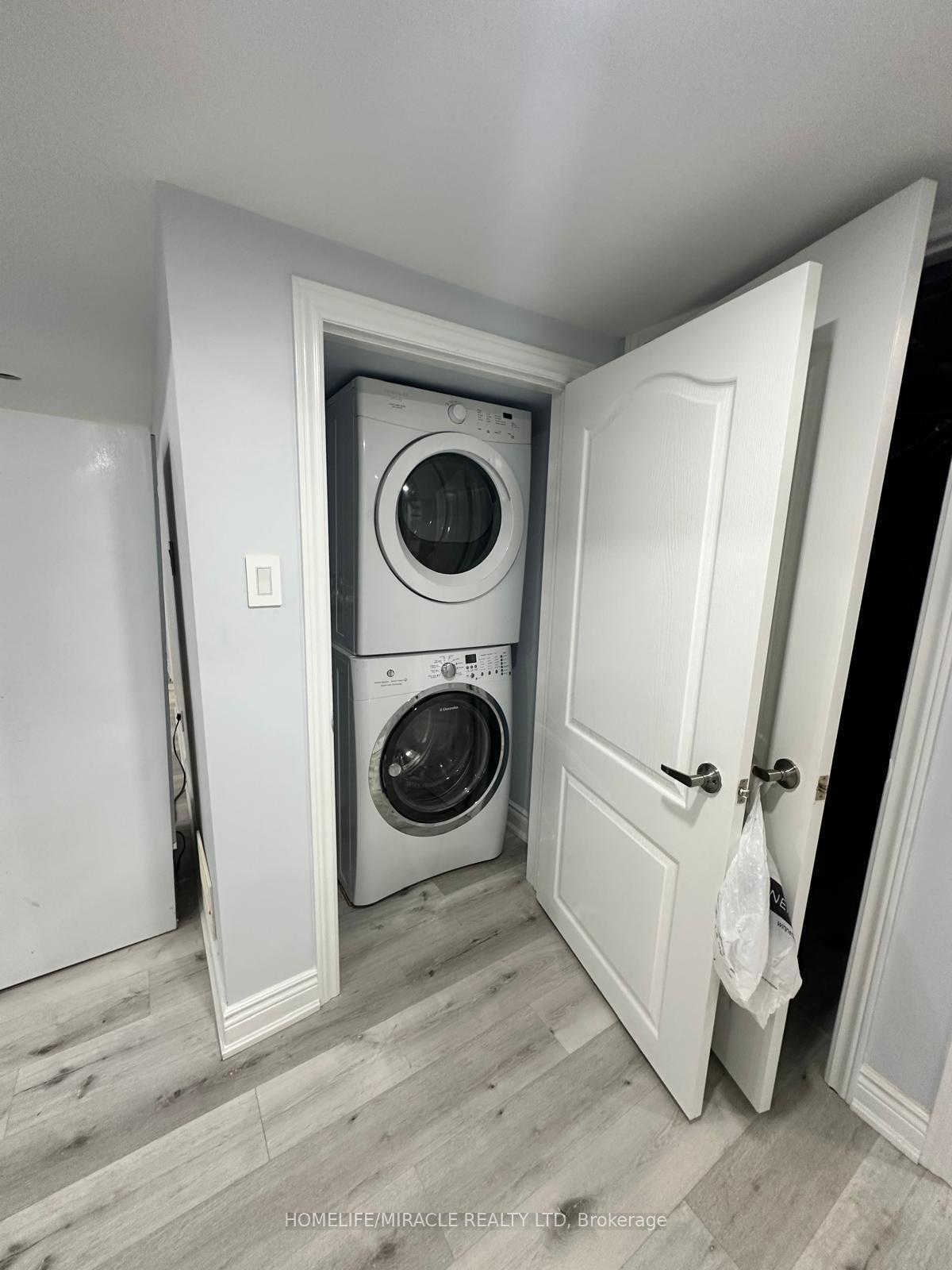 Photo 4 of 49 Ballyhaise Crescent, Brampton, Credit Valley — HOMEH