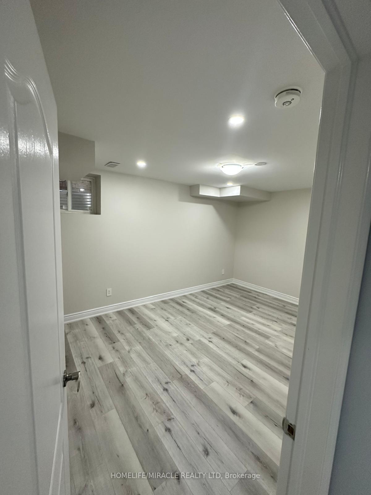 Photo 3 of 49 Ballyhaise Crescent, Brampton, Credit Valley — HOMEH