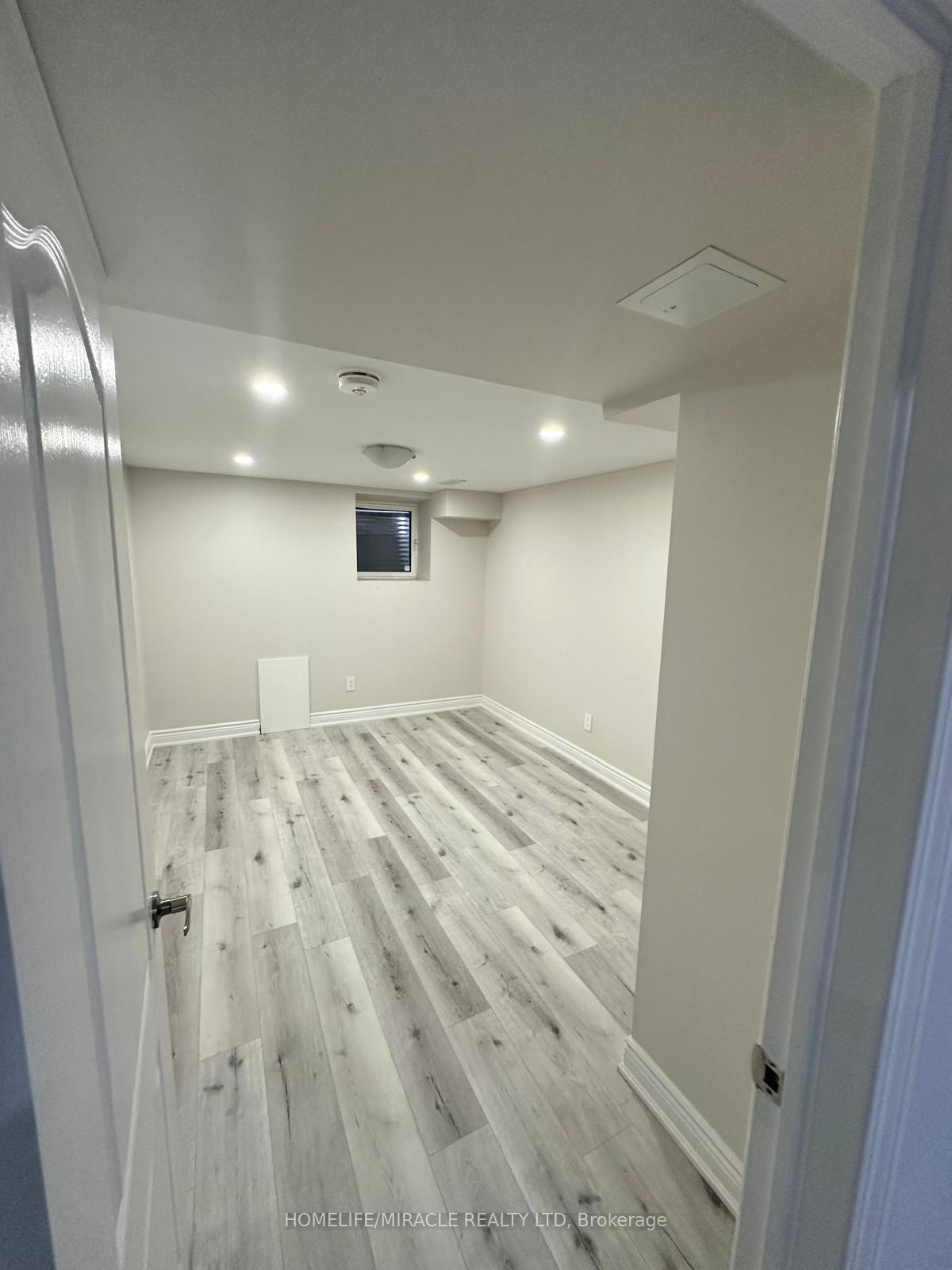 Photo 5 of 49 Ballyhaise Crescent, Brampton, Credit Valley — HOMEH