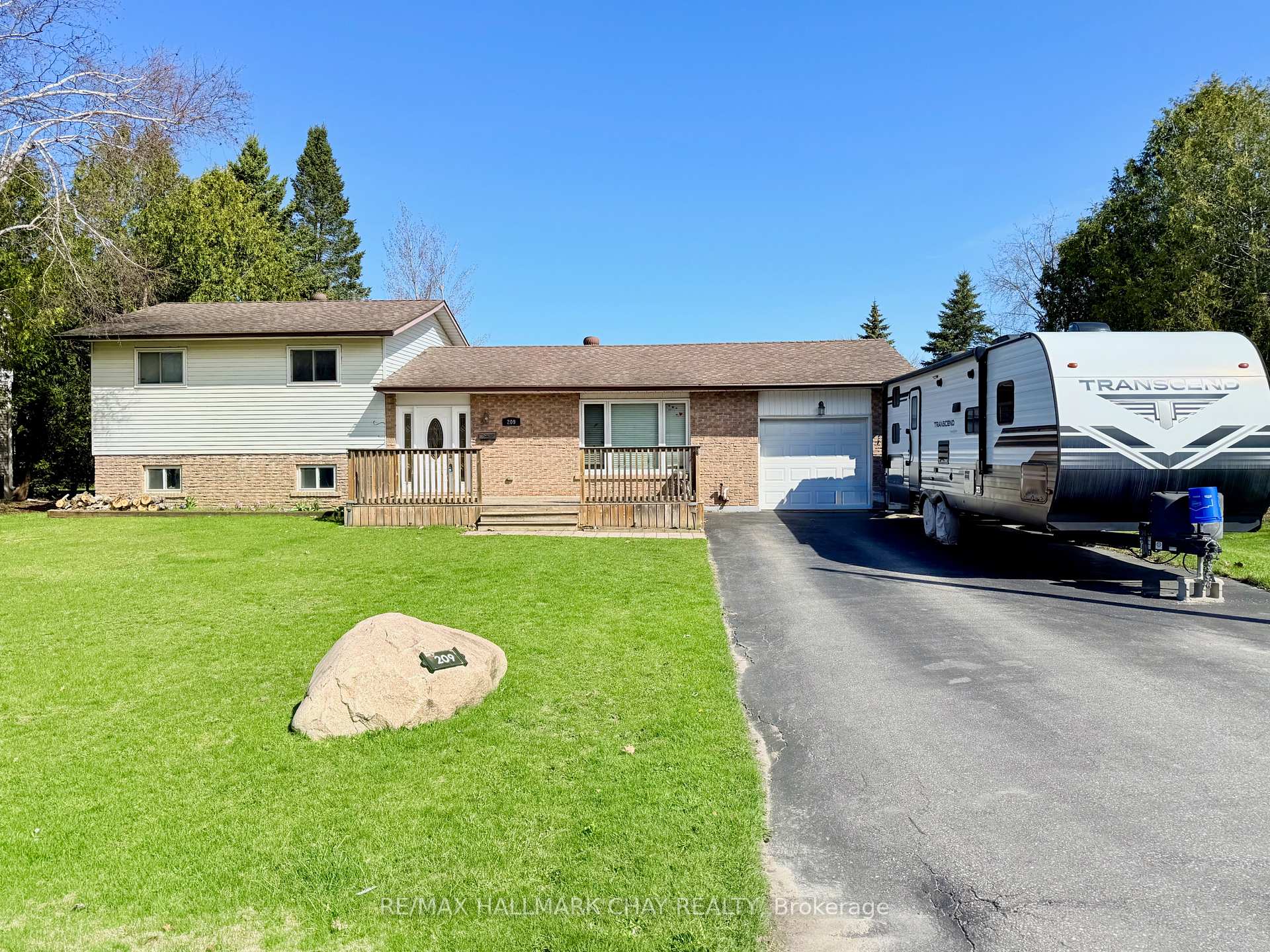 Photo 1 of 209 Phillips Street, Barrie, Ardagh — HOMEH