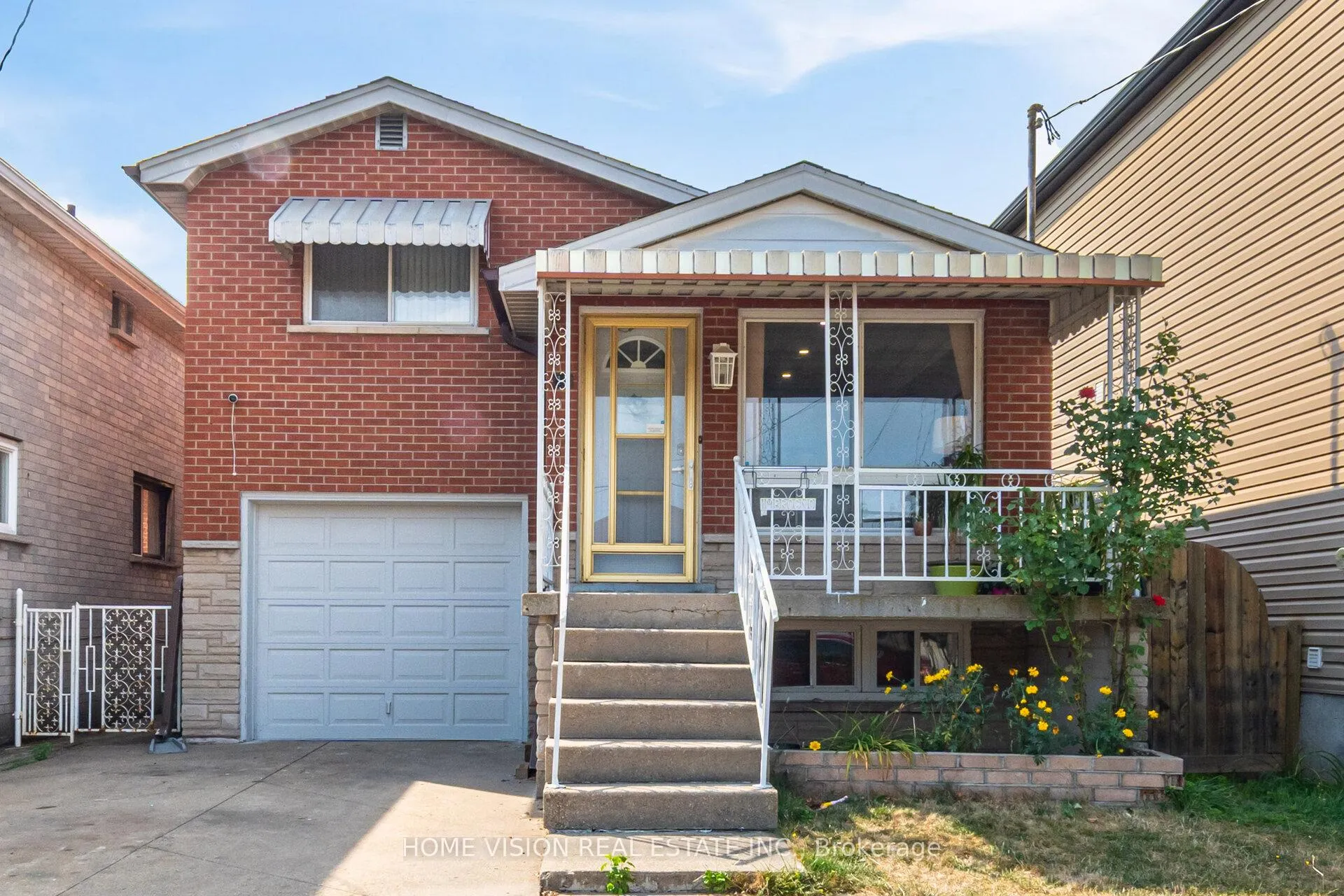 Photo 1 of 15 Adair Avenue N, Hamilton, McQuesten — HOMEH