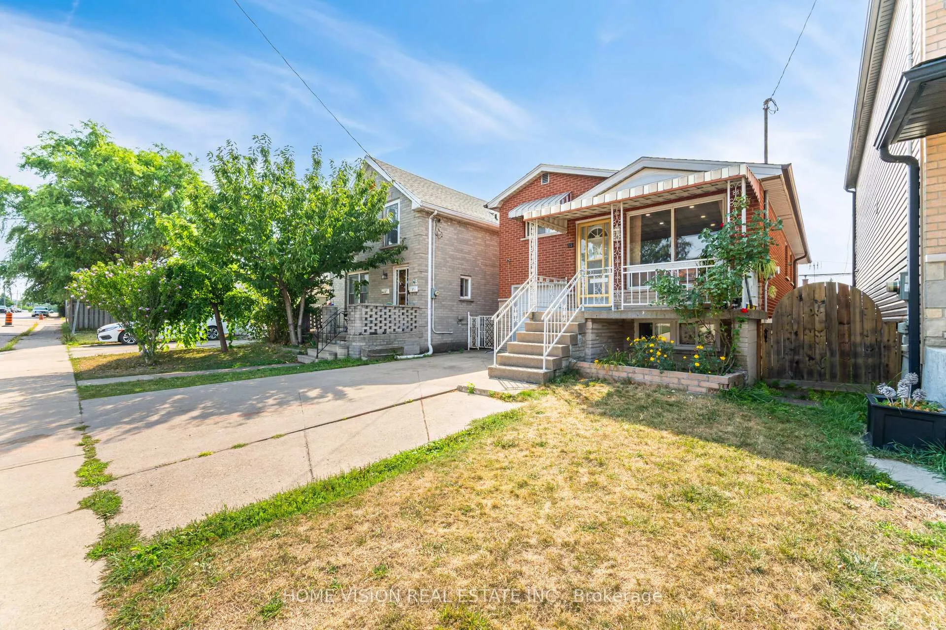 Photo 3 of 15 Adair Avenue N, Hamilton, McQuesten — HOMEH