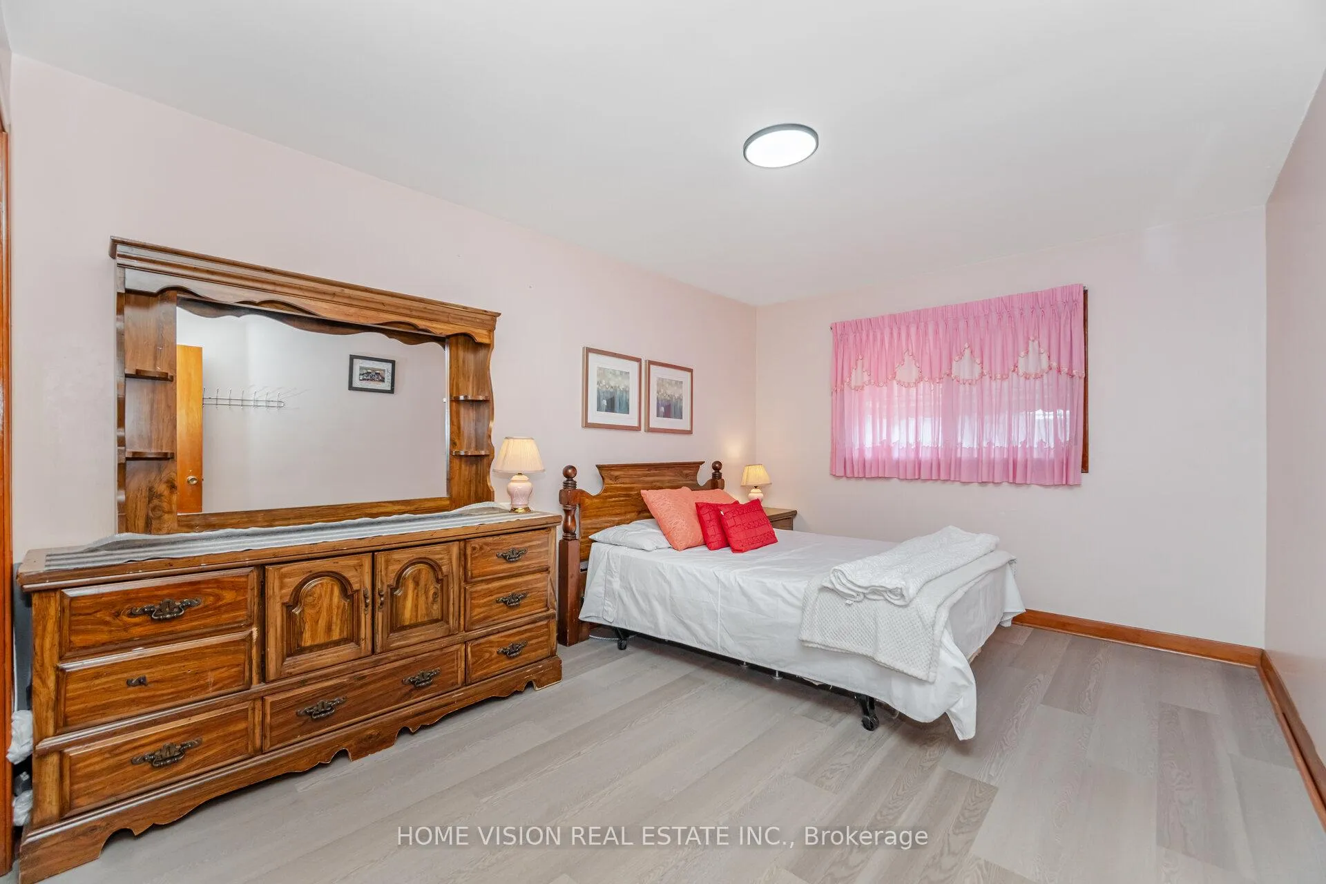 Photo 13 of 15 Adair Avenue N, Hamilton, McQuesten — HOMEH