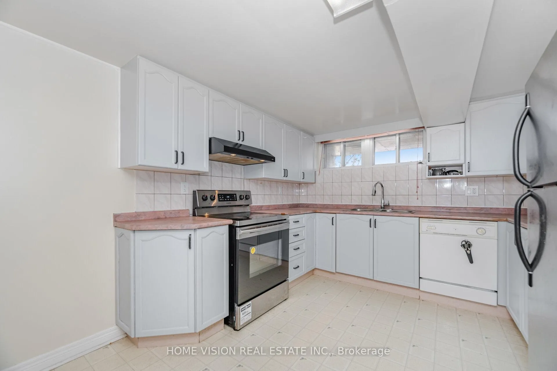 Photo 23 of 15 Adair Avenue N, Hamilton, McQuesten — HOMEH