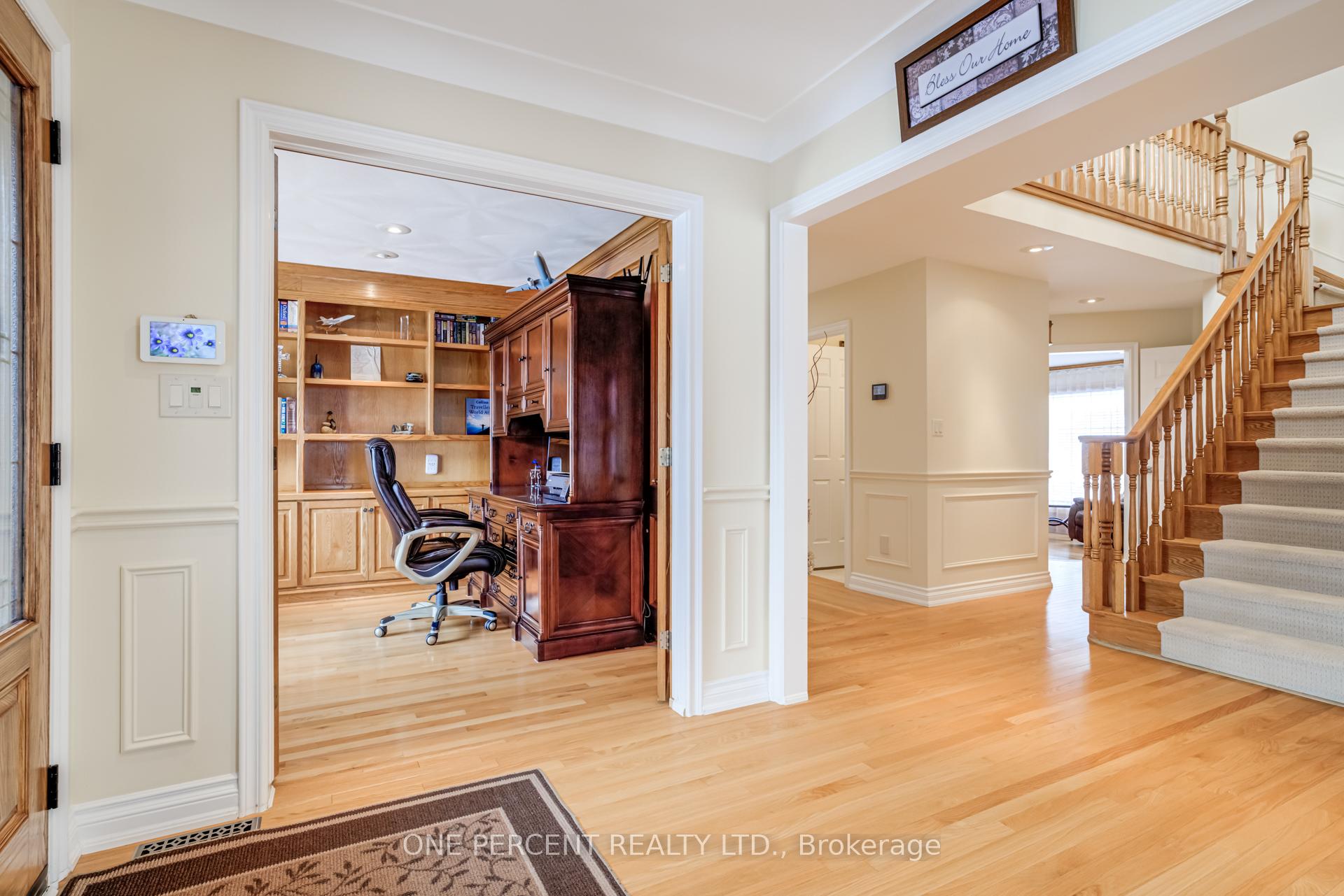 Photo 3 of 2301 Homer Drive, Burlington, Tyandaga — HOMEH