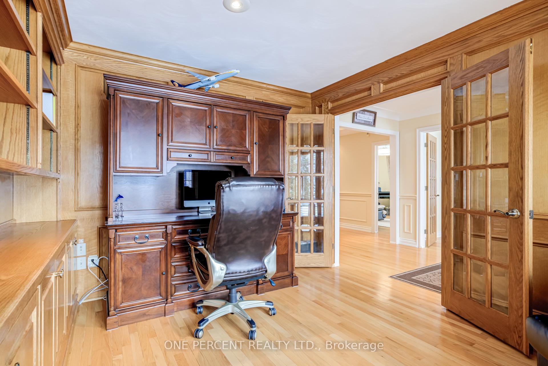 Photo 4 of 2301 Homer Drive, Burlington, Tyandaga — HOMEH