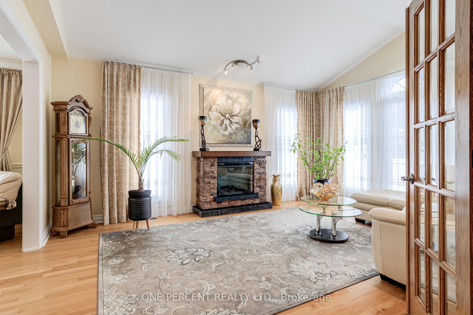 Photo 5 of 2301 Homer Drive, Burlington, Tyandaga — HOMEH