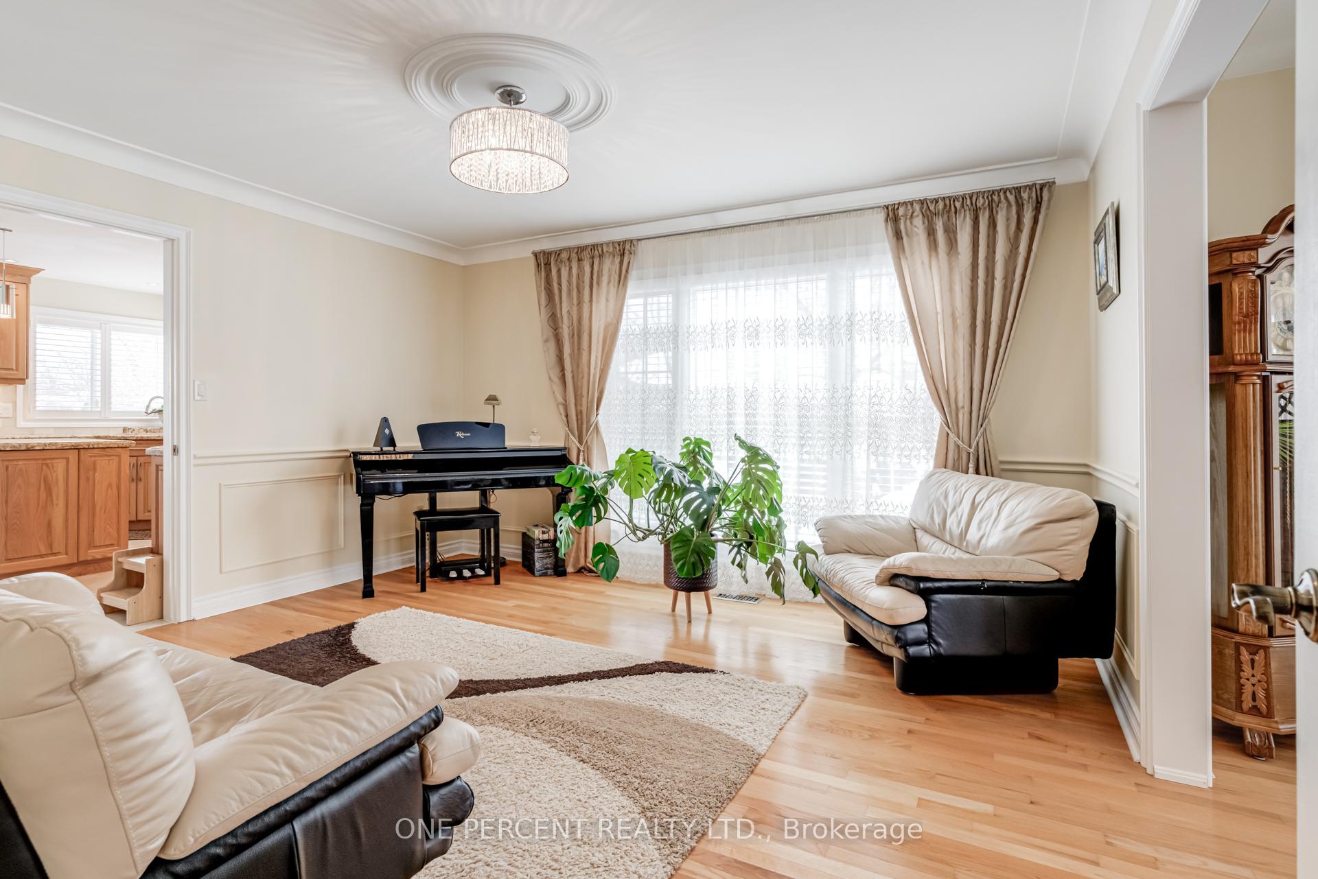 Photo 6 of 2301 Homer Drive, Burlington, Tyandaga — HOMEH
