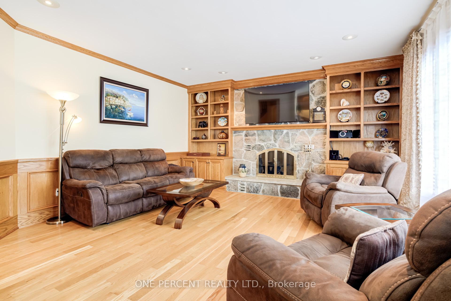 Photo 11 of 2301 Homer Drive, Burlington, Tyandaga — HOMEH