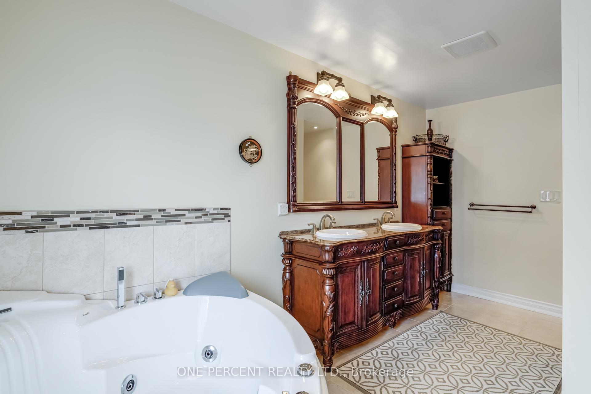 Photo 14 of 2301 Homer Drive, Burlington, Tyandaga — HOMEH