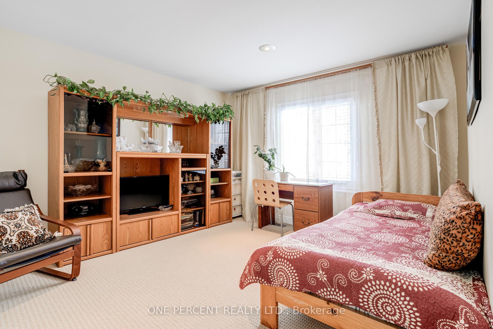 Photo 16 of 2301 Homer Drive, Burlington, Tyandaga — HOMEH
