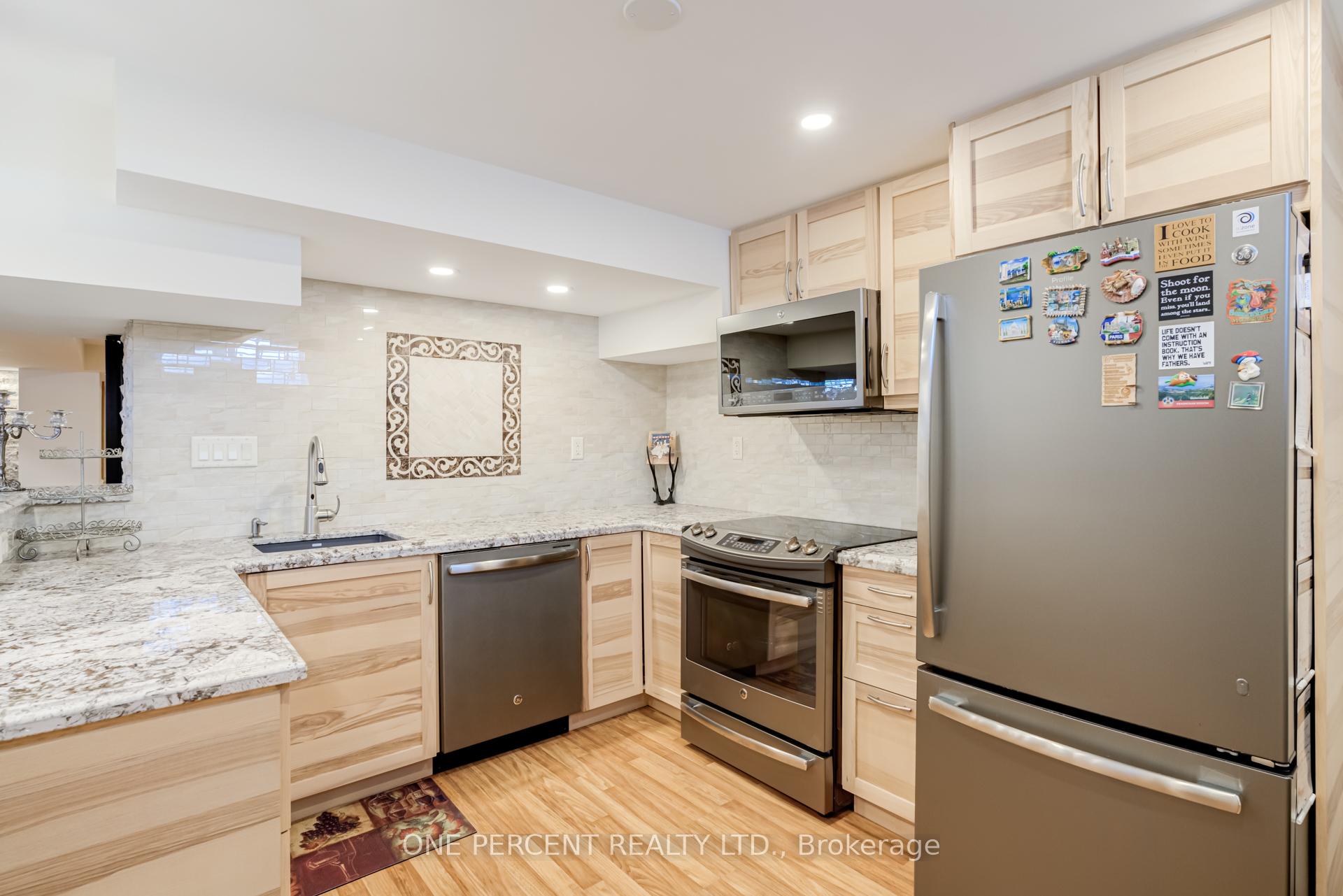 Photo 24 of 2301 Homer Drive, Burlington, Tyandaga — HOMEH