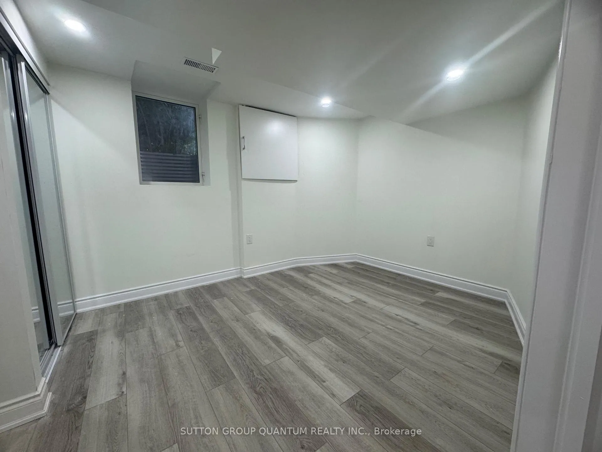 Photo 5 of Unit Basement, 136 Atkins Circle, Brampton, Northwood Park — HOMEH