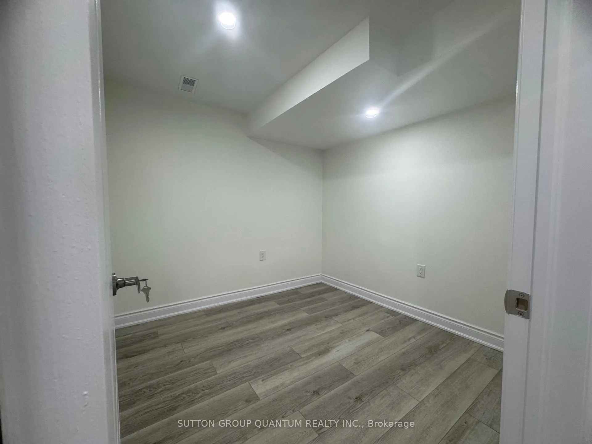 Photo 13 of Unit Basement, 136 Atkins Circle, Brampton, Northwood Park — HOMEH