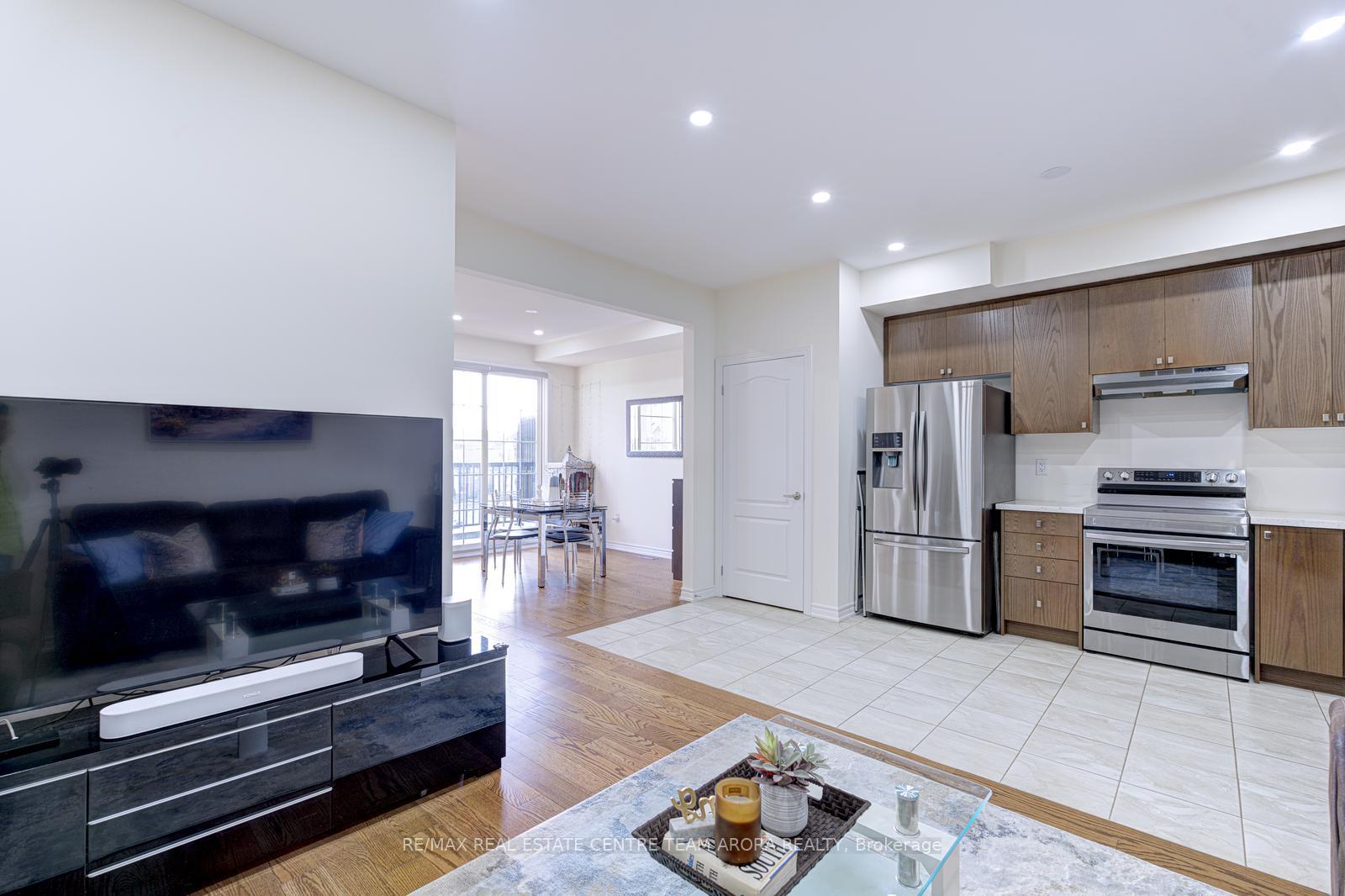 Photo 5 of 59 Allegro Drive, Brampton, Credit Valley — HOMEH