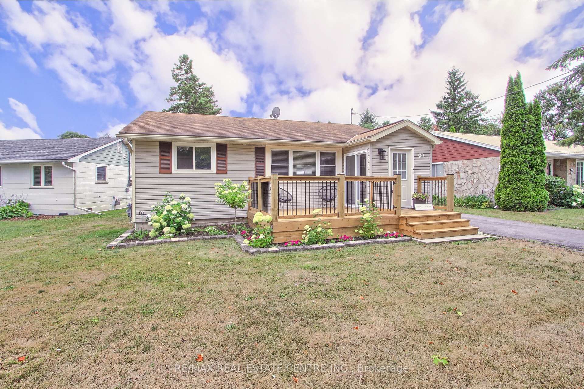 Photo 3 of 458 Dundas Street, Brock, Beaverton — HOMEH