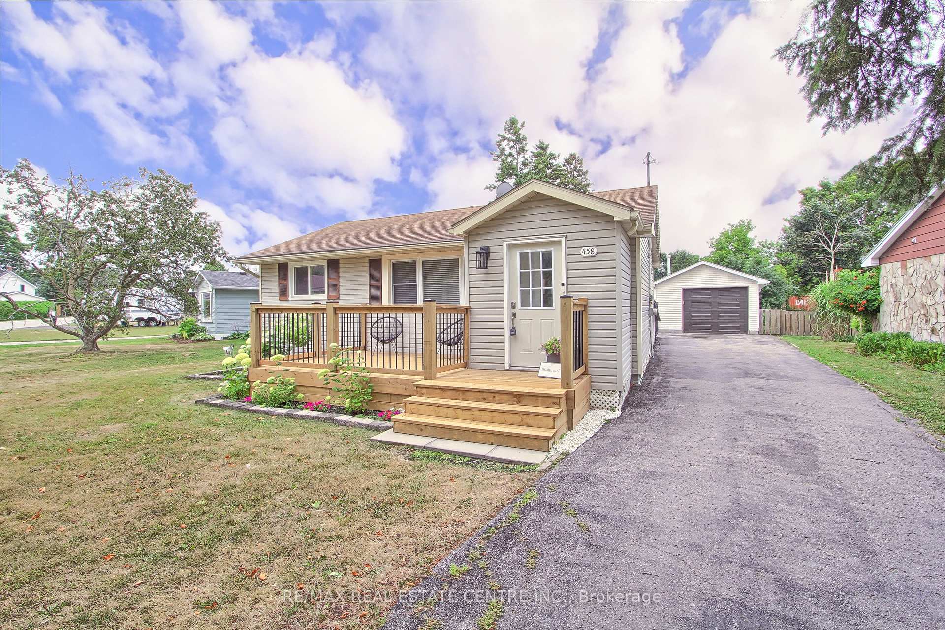 Photo 2 of 458 Dundas Street, Brock, Beaverton — HOMEH