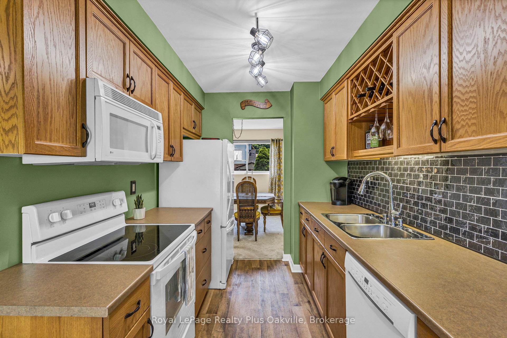 Photo 2 of 64 Lamont Place, Brampton, Westgate — HOMEH