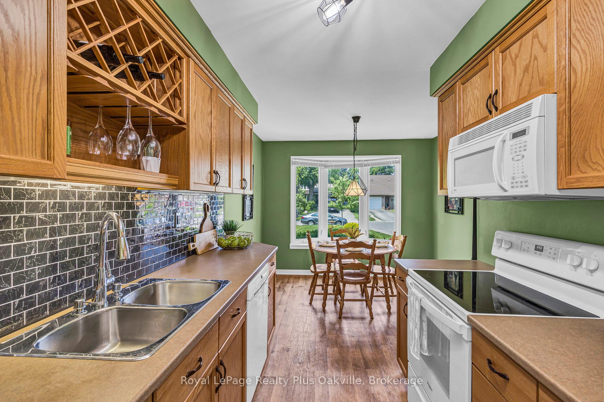 Photo 4 of 64 Lamont Place, Brampton, Westgate — HOMEH