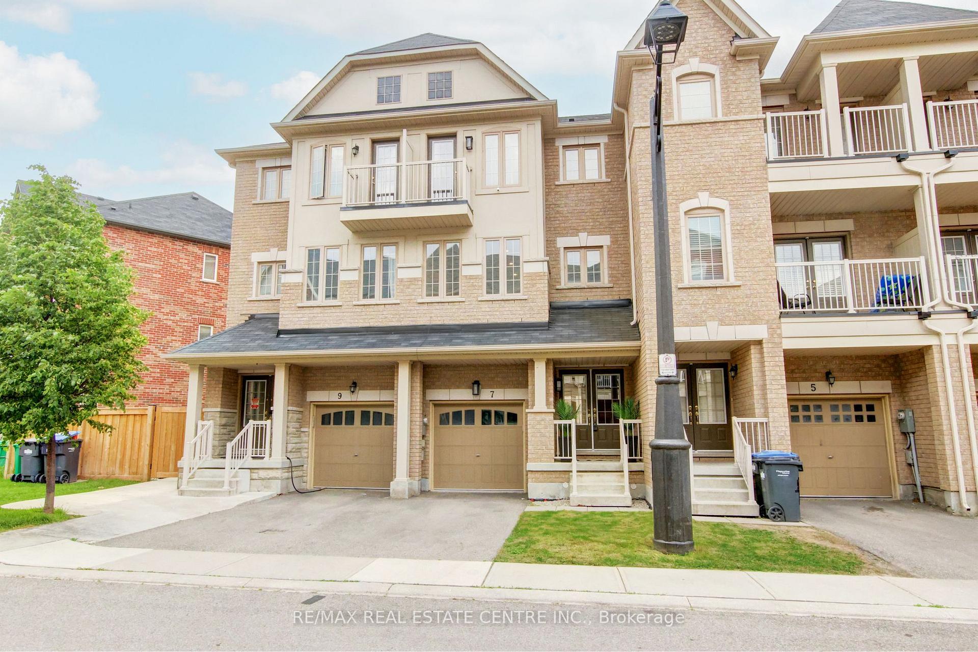 Photo 2 of 7 Rabbit Run Way, Brampton, Heart Lake East — HOMEH