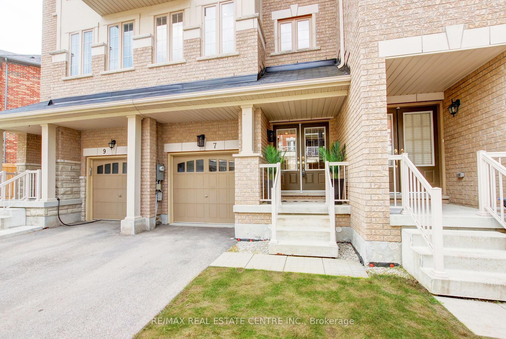 Photo 11 of 7 Rabbit Run Way, Brampton, Heart Lake East — HOMEH