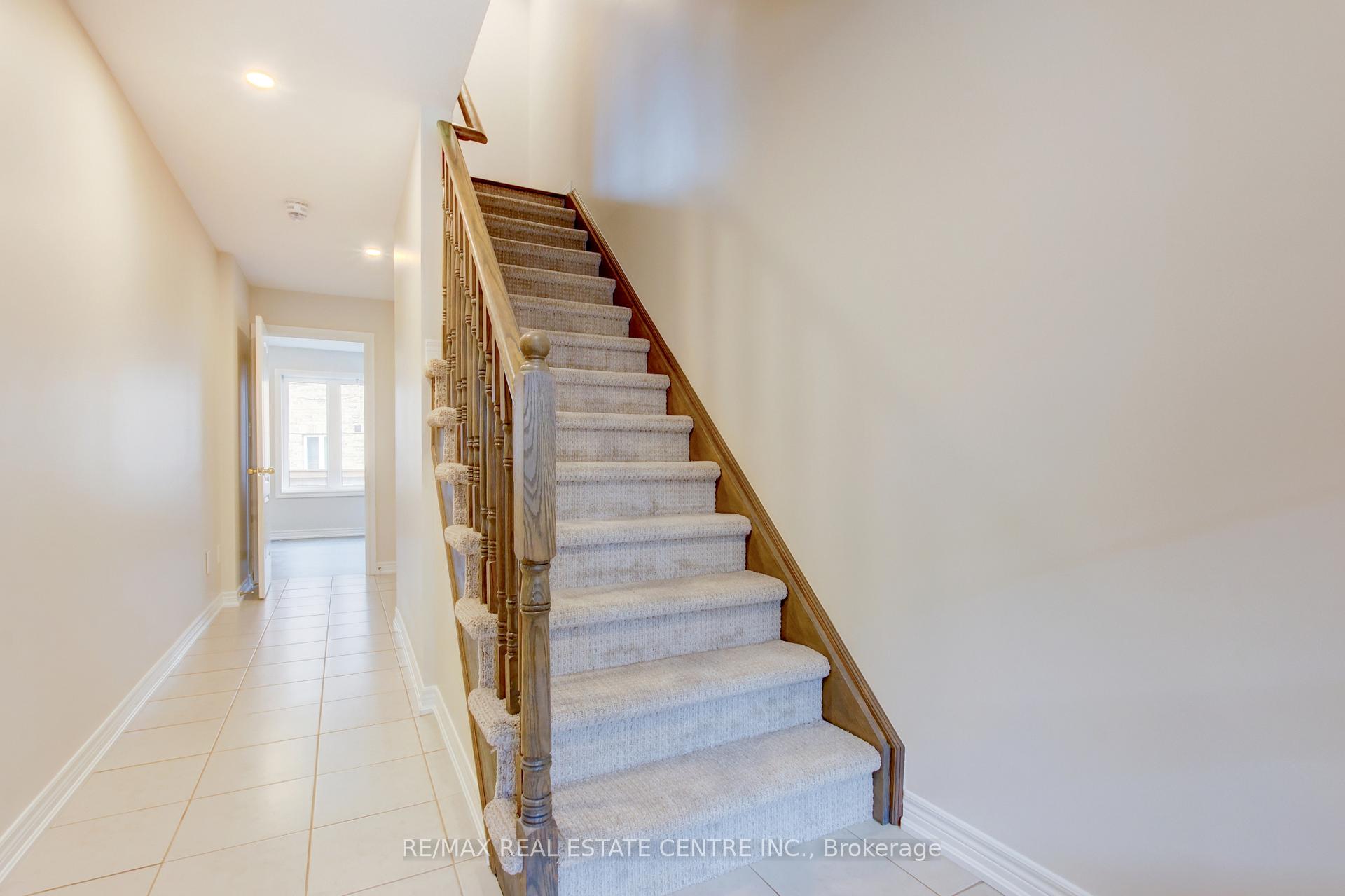Photo 4 of 7 Rabbit Run Way, Brampton, Heart Lake East — HOMEH