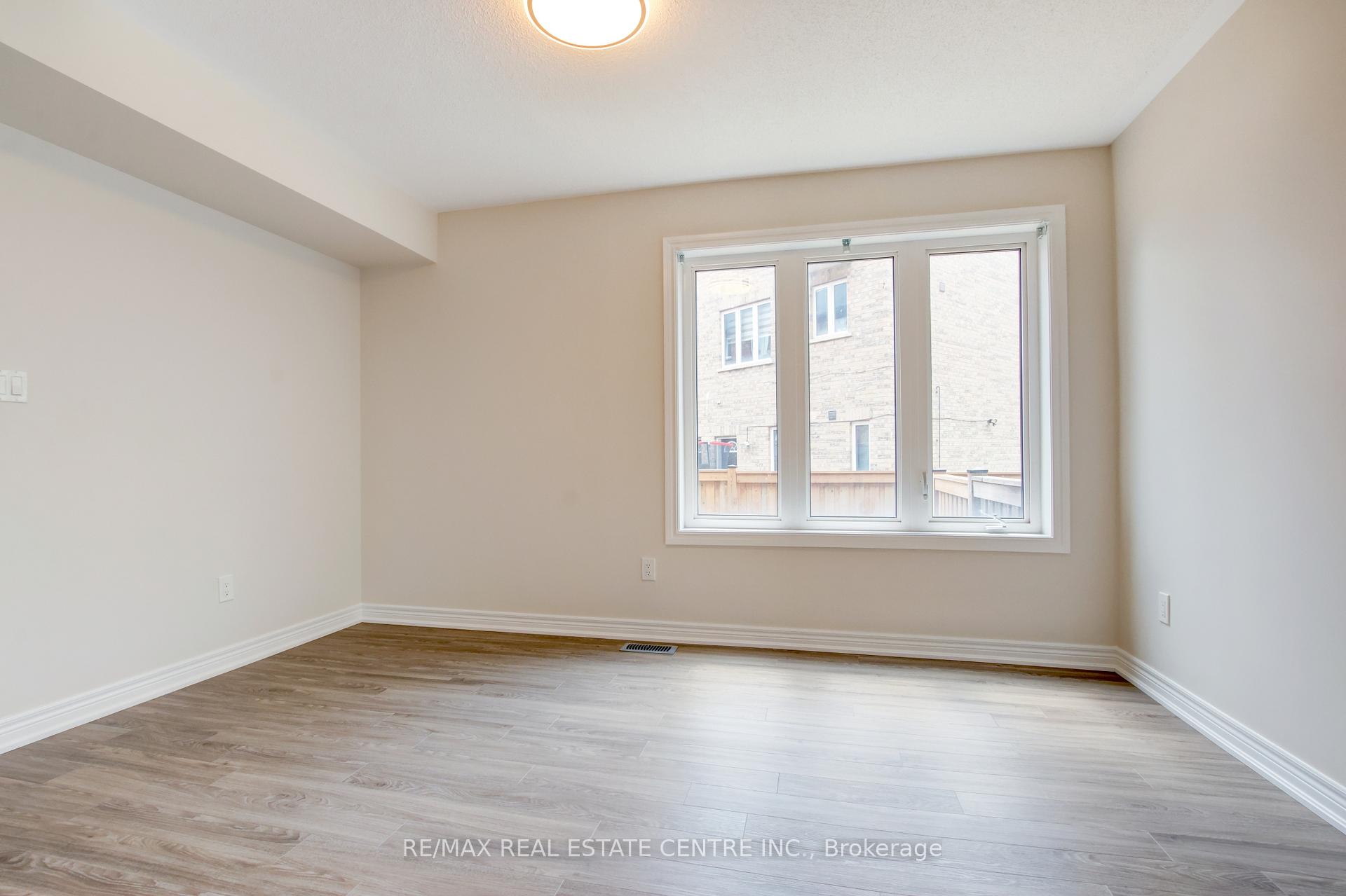 Photo 10 of 7 Rabbit Run Way, Brampton, Heart Lake East — HOMEH