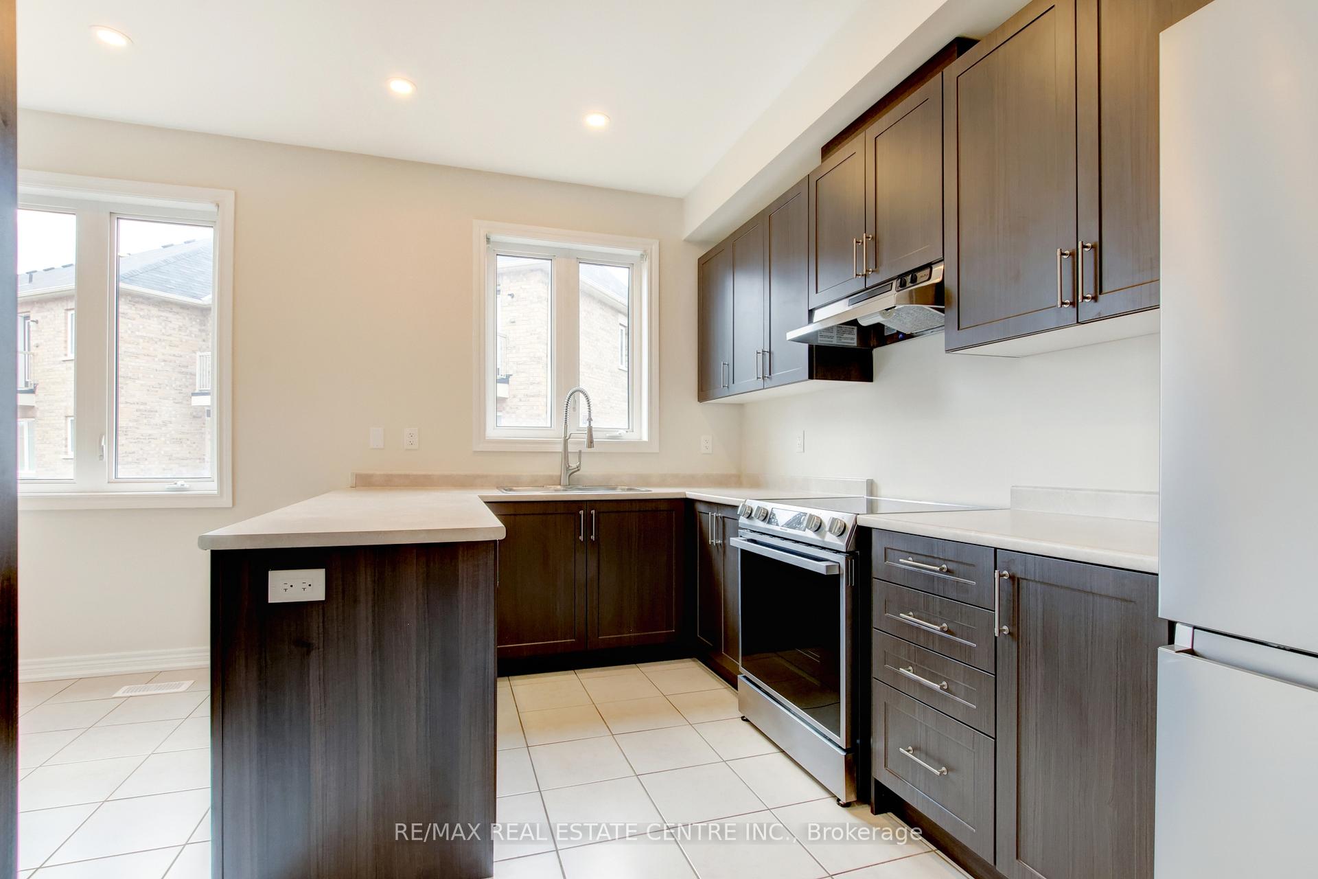 Photo 9 of 7 Rabbit Run Way, Brampton, Heart Lake East — HOMEH