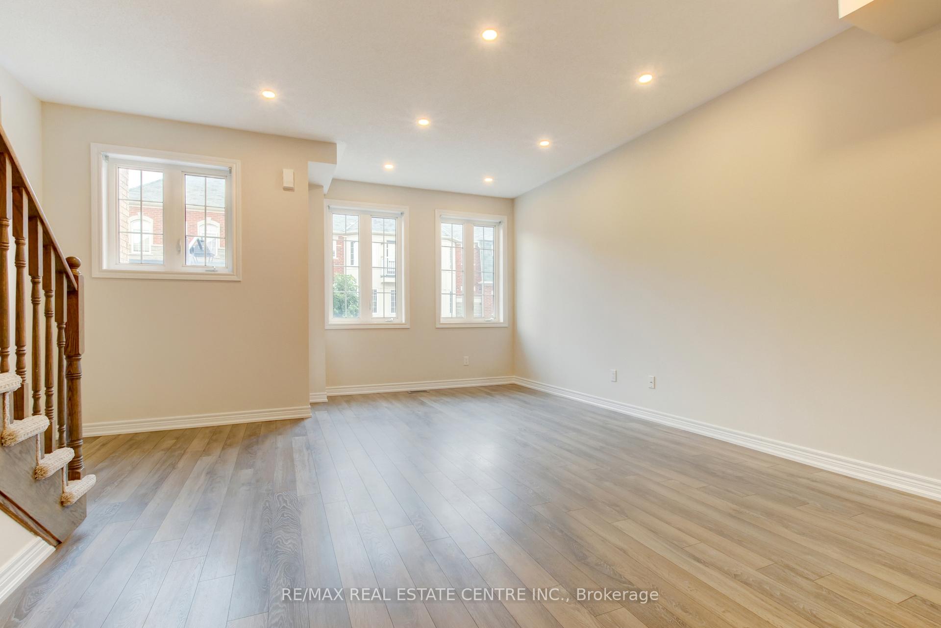 Photo 14 of 7 Rabbit Run Way, Brampton, Heart Lake East — HOMEH