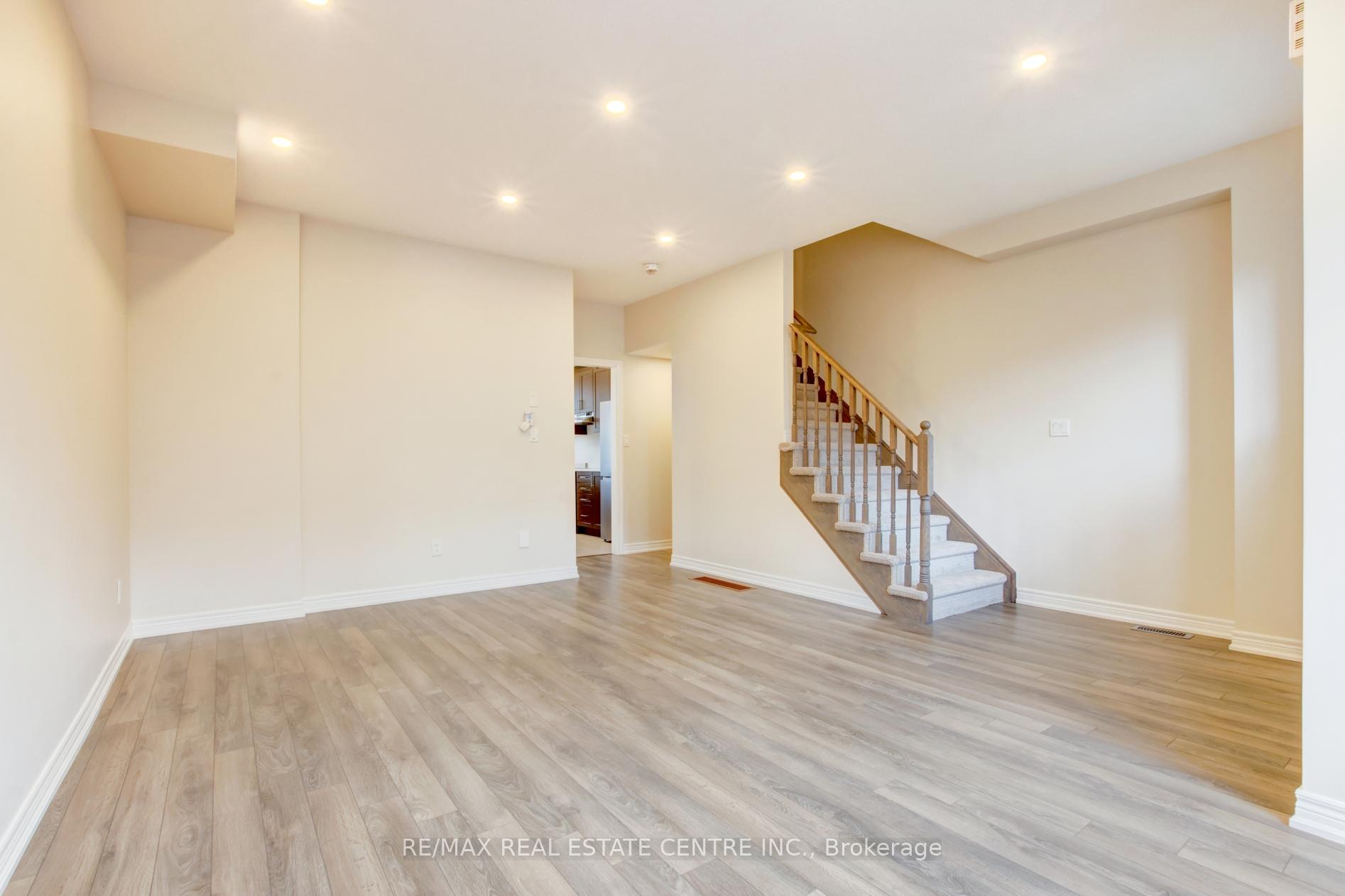 Photo 39 of 7 Rabbit Run Way, Brampton, Heart Lake East — HOMEH