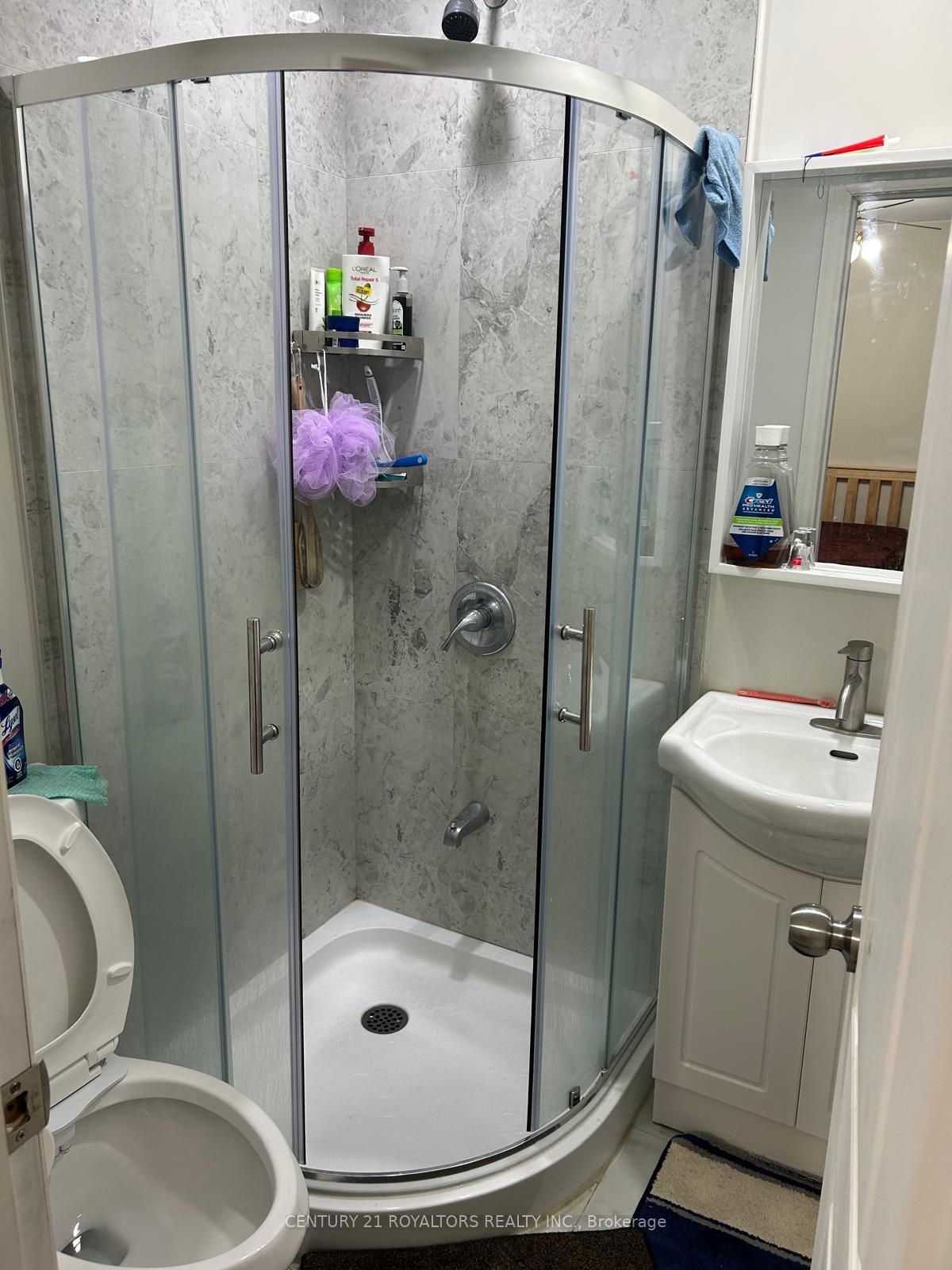 Photo 12 of 121 Denison Avenue, Brampton, Brampton West — HOMEH
