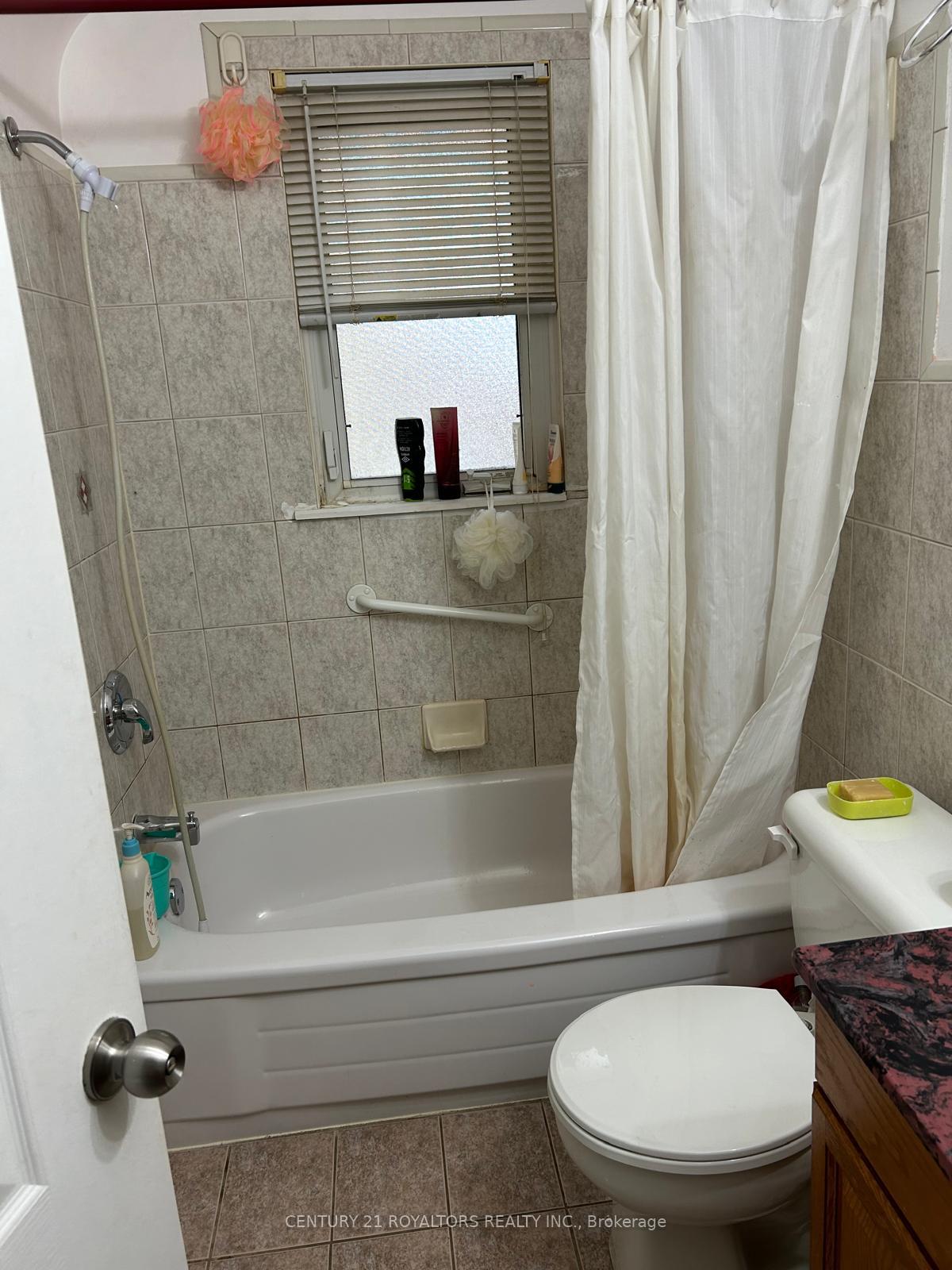 Photo 19 of 121 Denison Avenue, Brampton, Brampton West — HOMEH