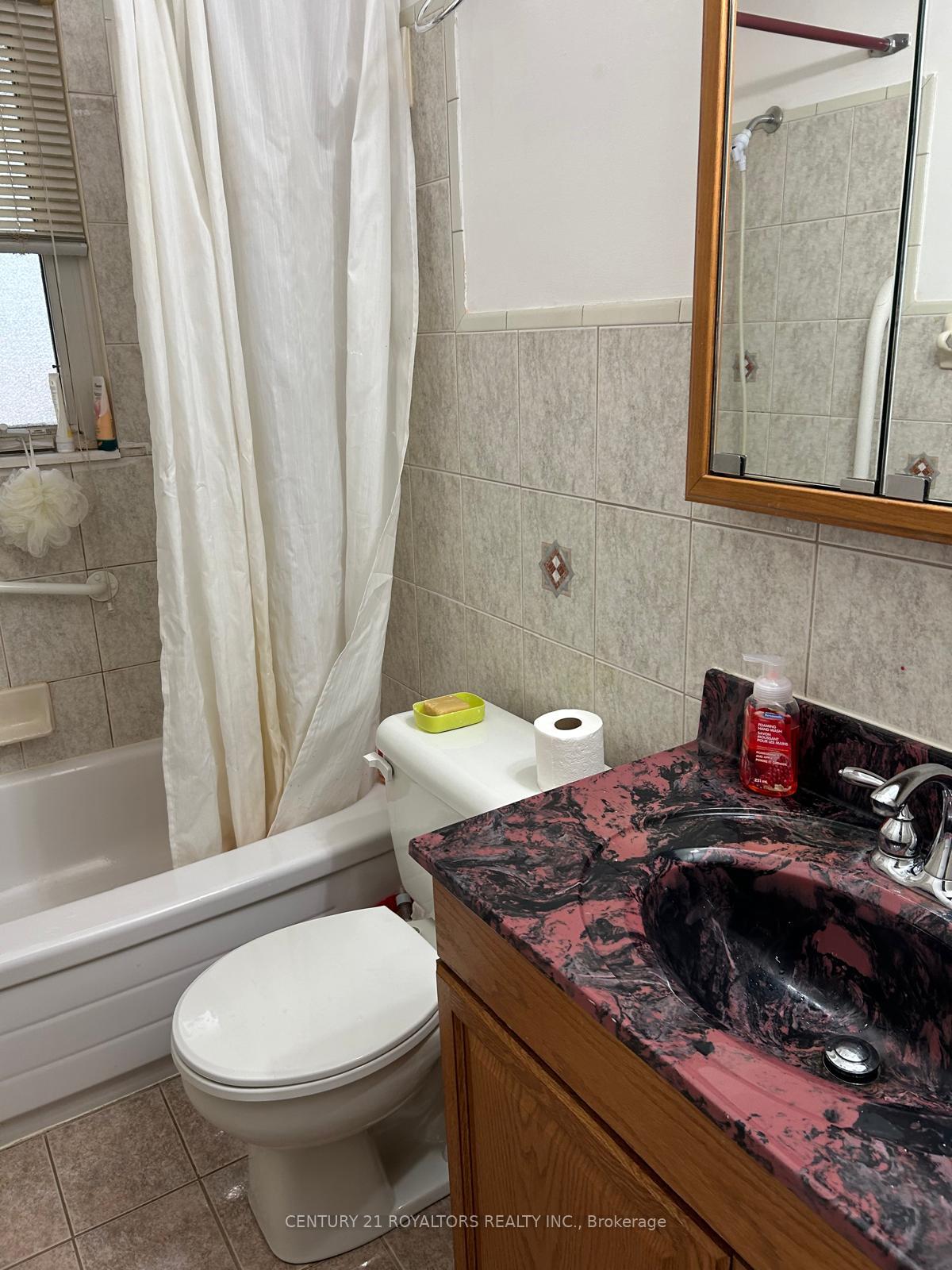 Photo 20 of 121 Denison Avenue, Brampton, Brampton West — HOMEH